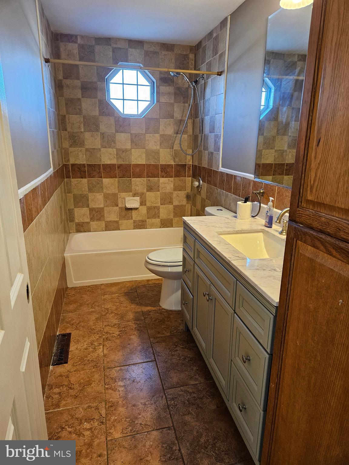 EDGEWOOD MEADOWS - Residential Lease