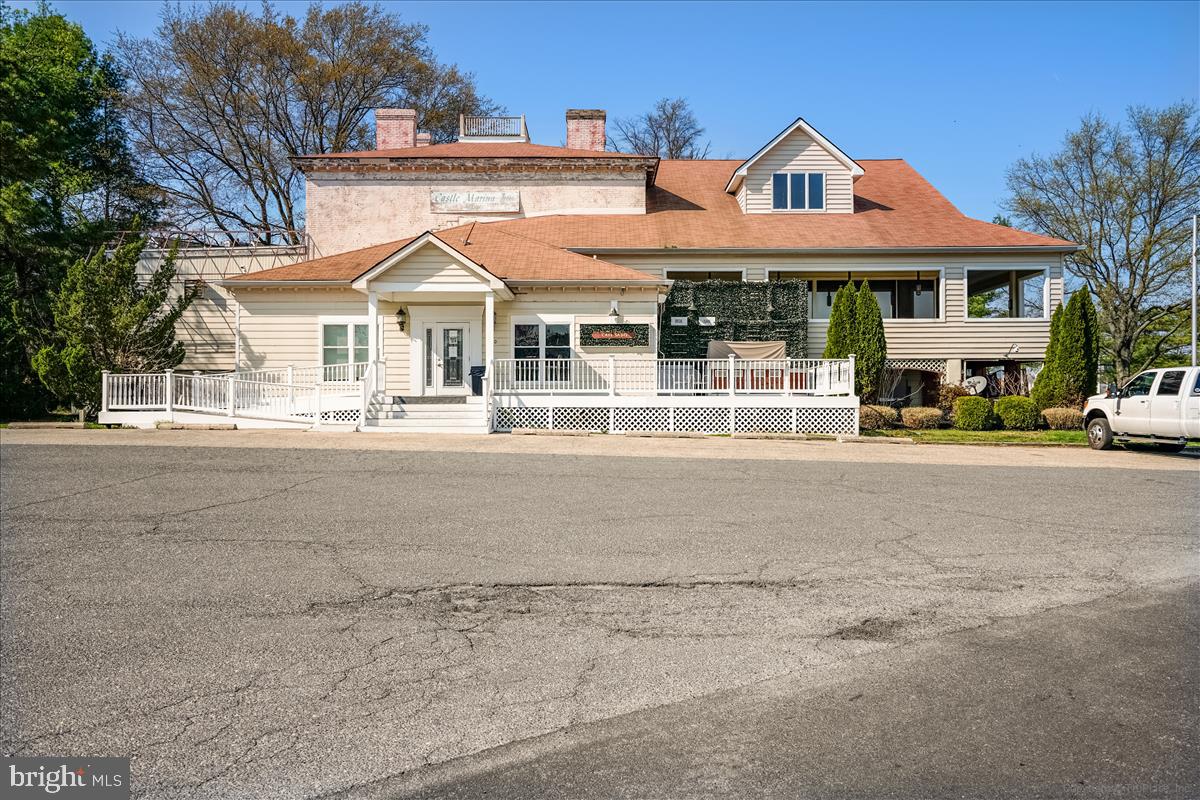 BAYSIDE - Residential Lease