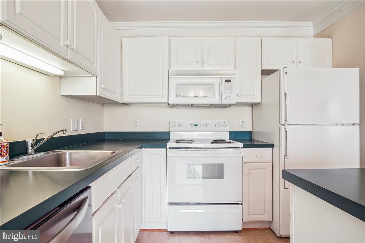 BAYSIDE - Residential Lease