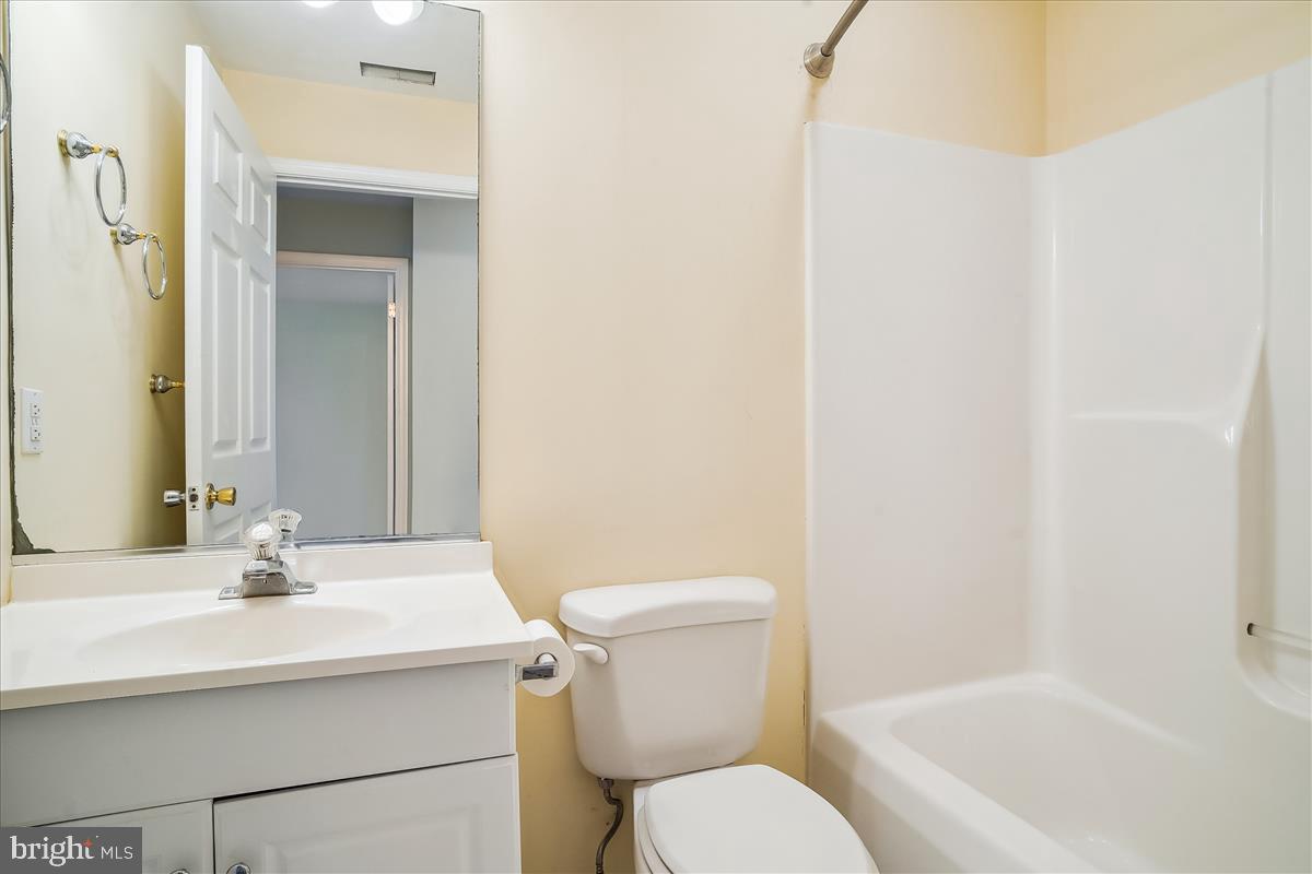 BAYSIDE - Residential Lease