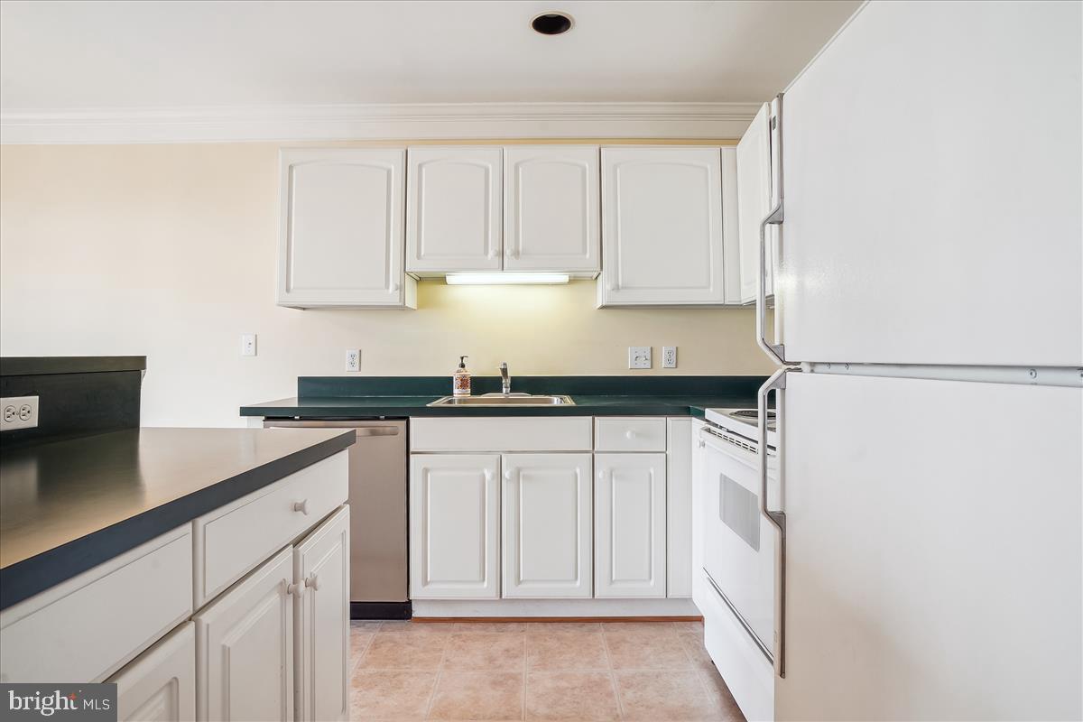 BAYSIDE - Residential Lease