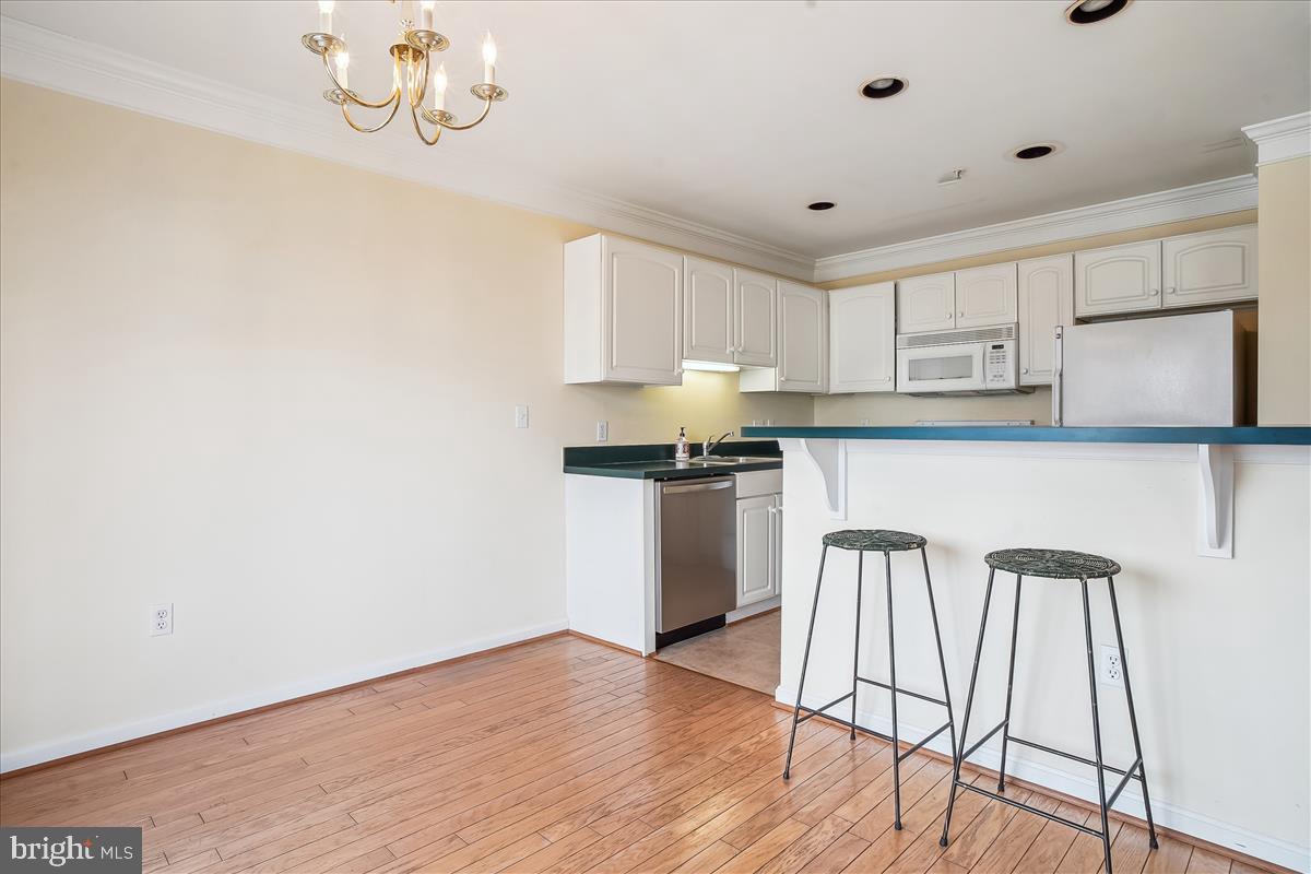 BAYSIDE - Residential Lease