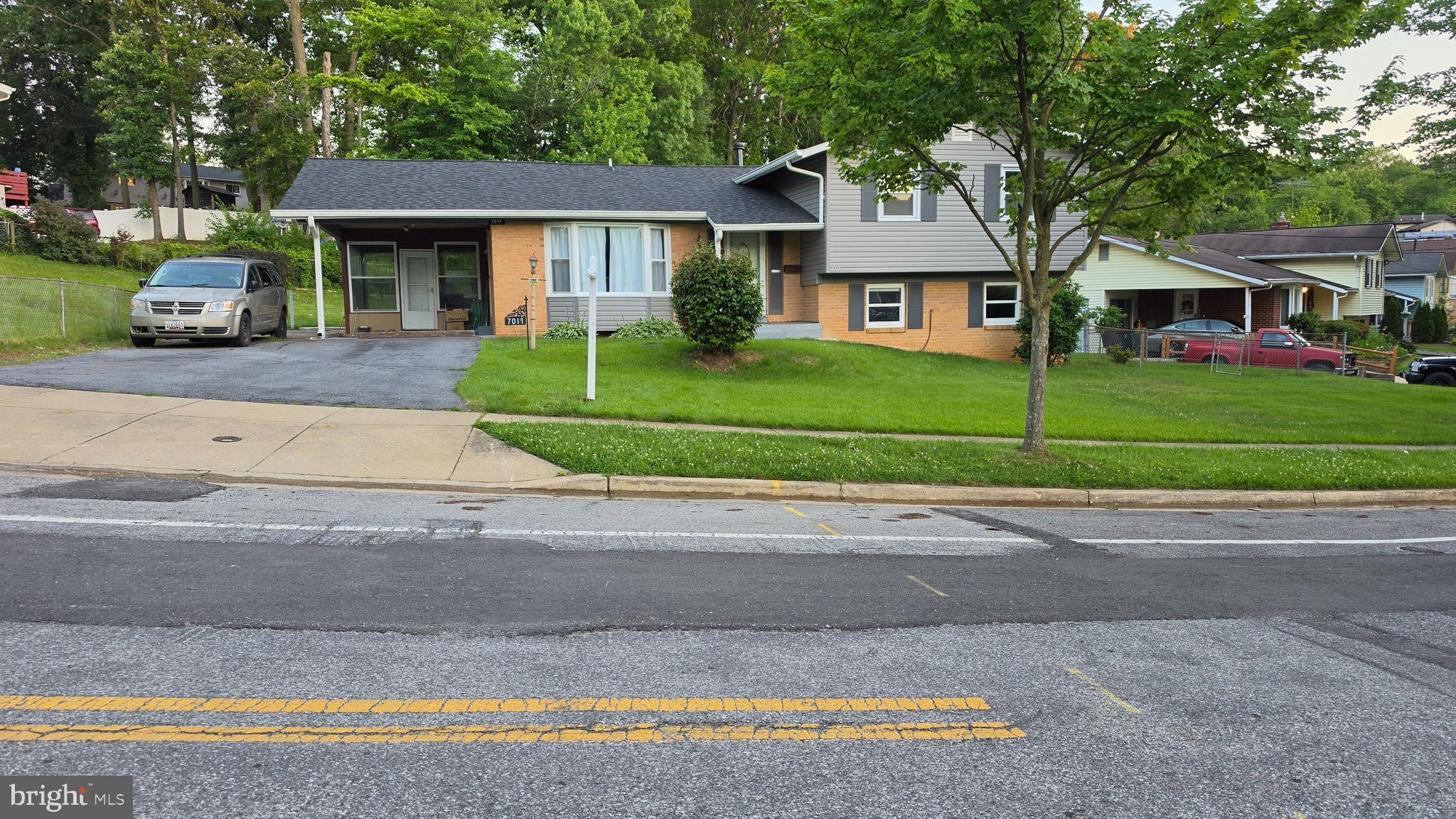 Newly renovated  Split levels with 5 bedrooms and 2 & half bathrooms.