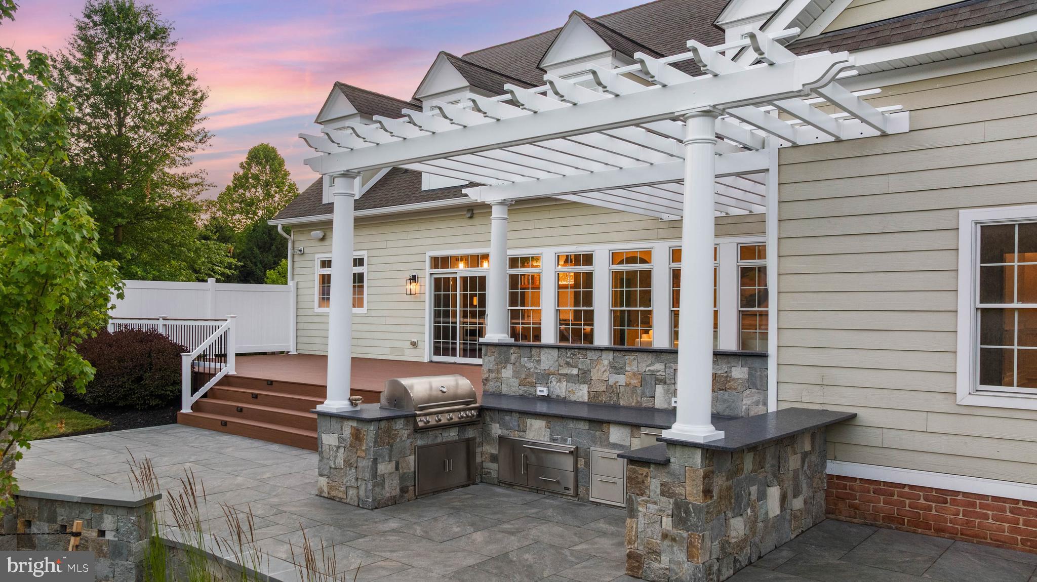 THREE SISTERS FARM - Residential