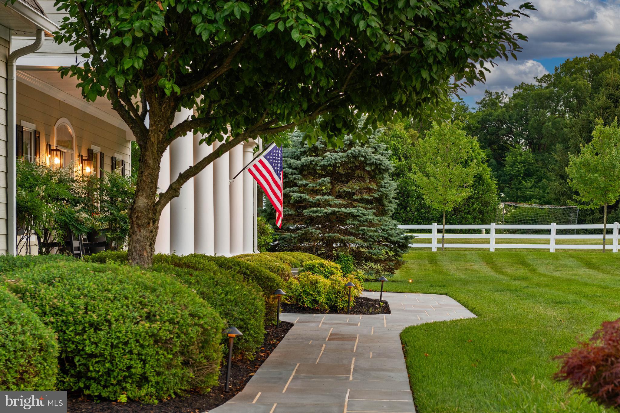 THREE SISTERS FARM - Residential