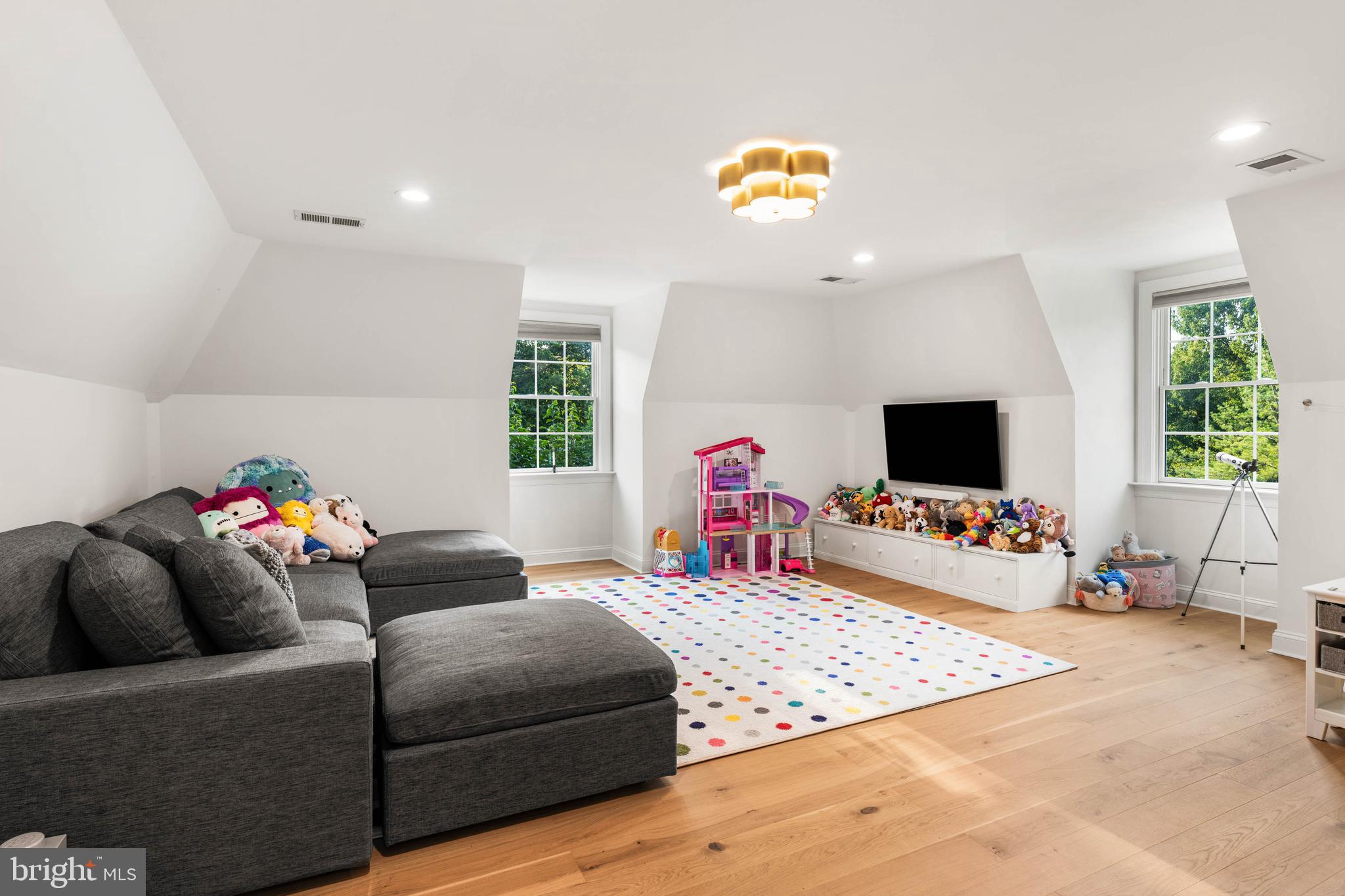 THREE SISTERS FARM - Residential