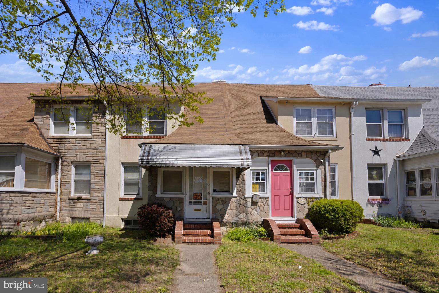Investor opportunity! This 2-bedroom, 1-bath home offers great potential for renovation or rental income. Featuring a functional floor plan, a basement for additional storage or future possibilities, and convenient on-street and rear alley parking. Ideally located near shopping, dining, schools, and major commuter routes. Bring your vision and make this property your next investment or project.