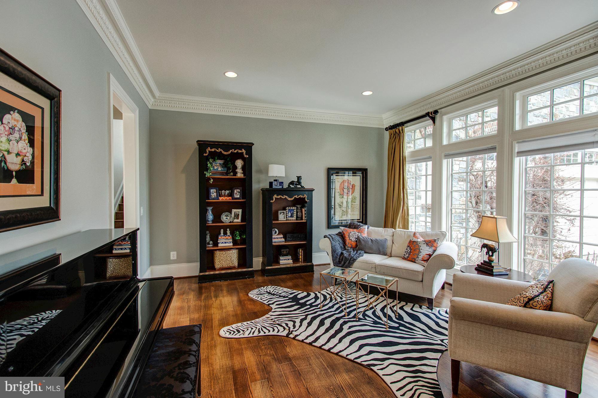RIVER OAKS - Residential Lease