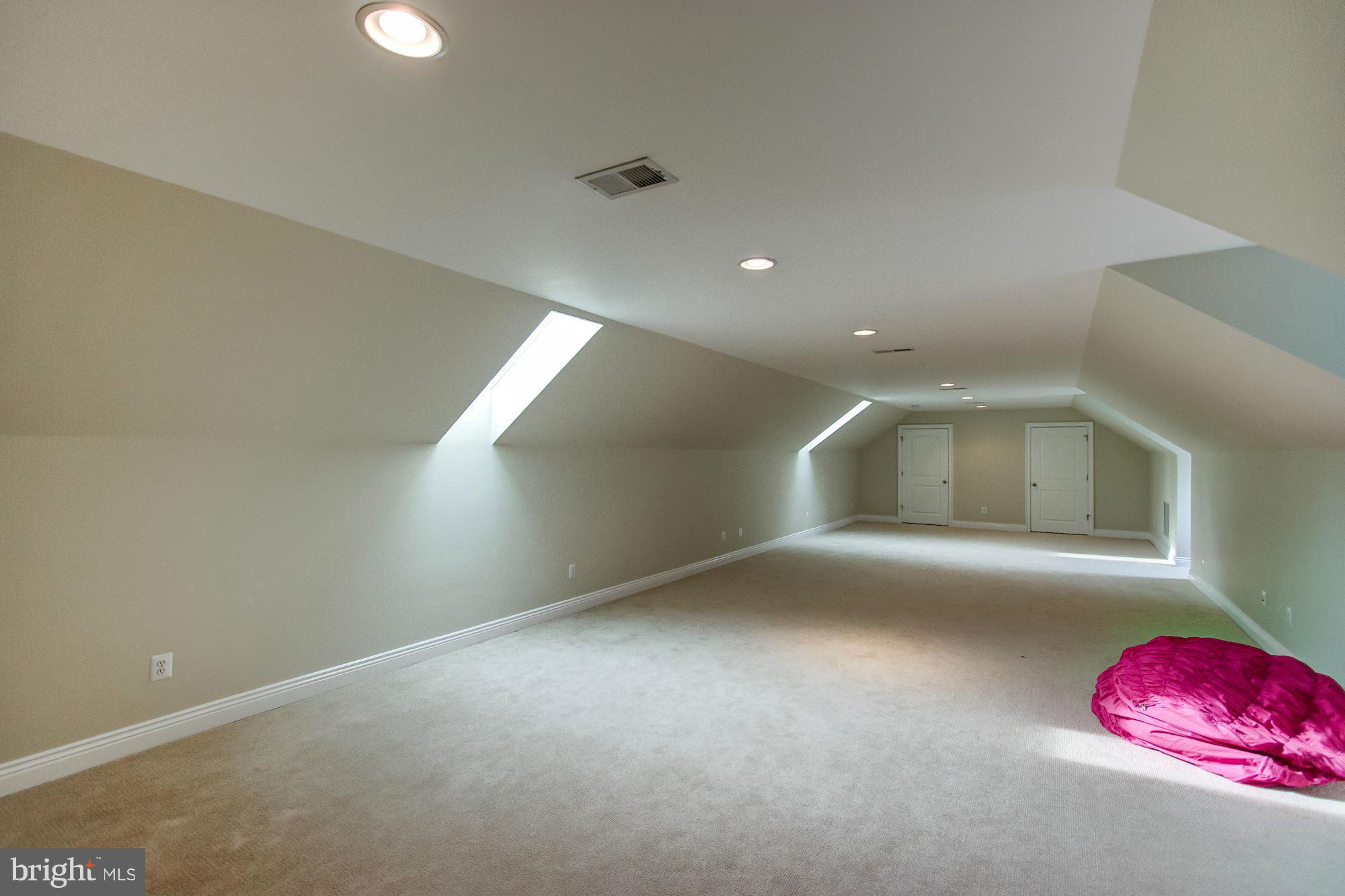 RIVER OAKS - Residential Lease