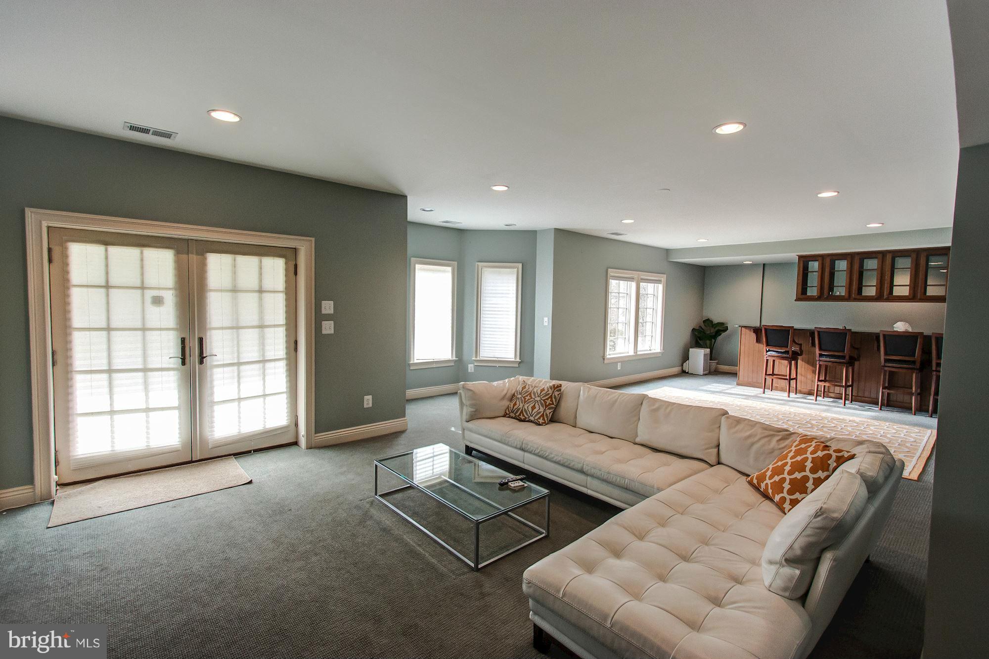 RIVER OAKS - Residential Lease