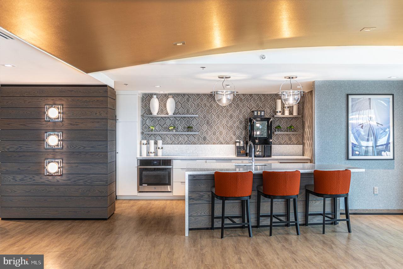 DOCKSIDE CONDOMINIUM - Residential