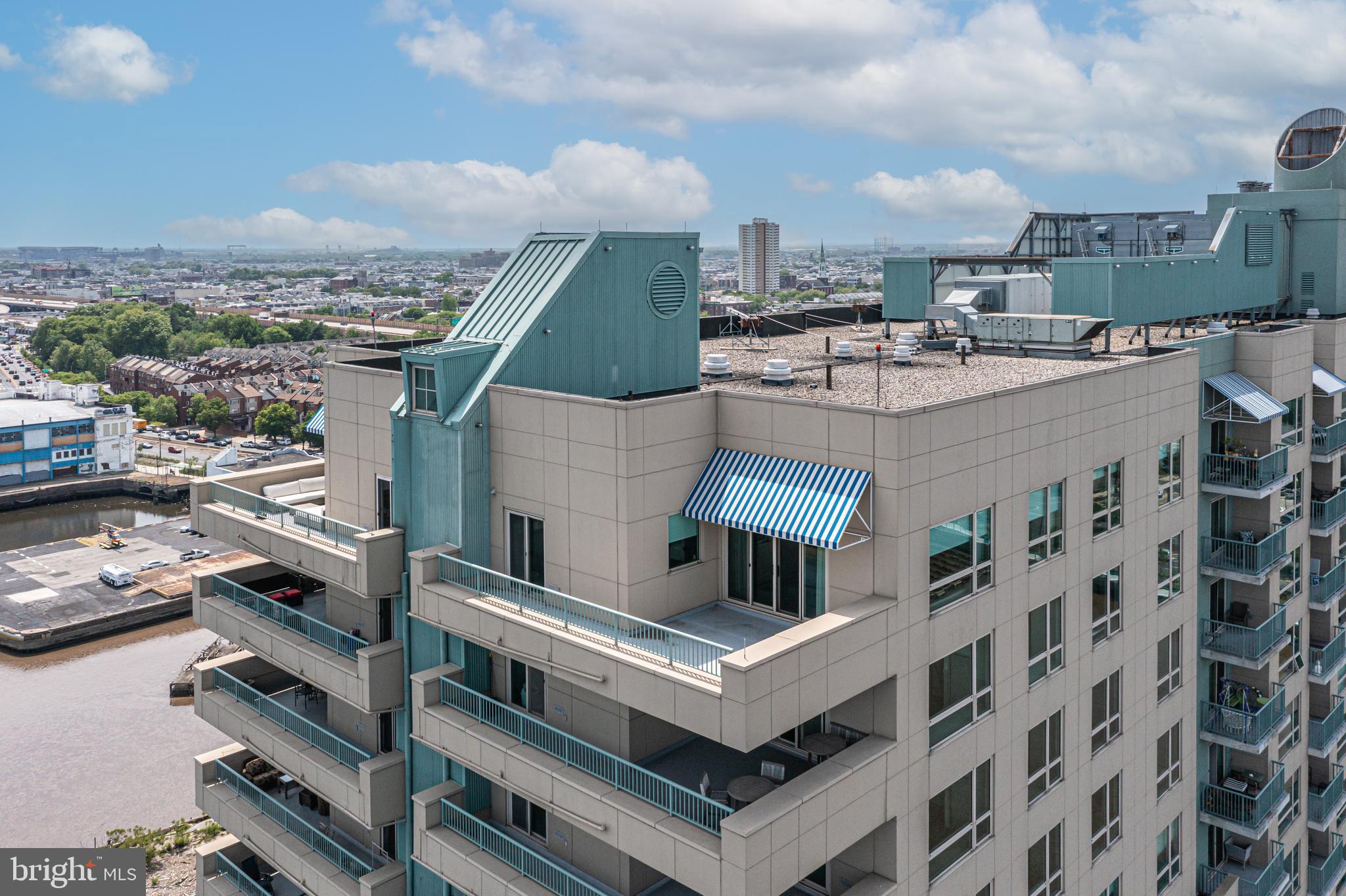 DOCKSIDE CONDOMINIUM - Residential