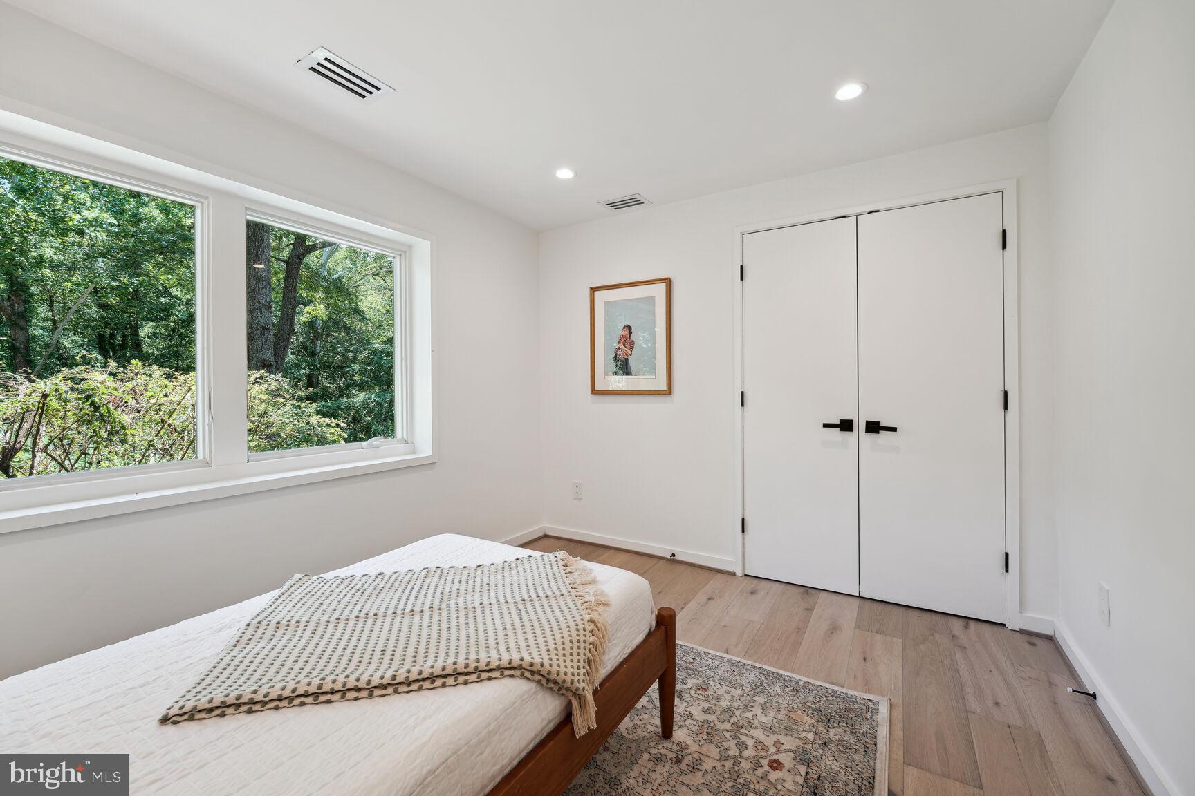 HOLLIN HILLS - Residential