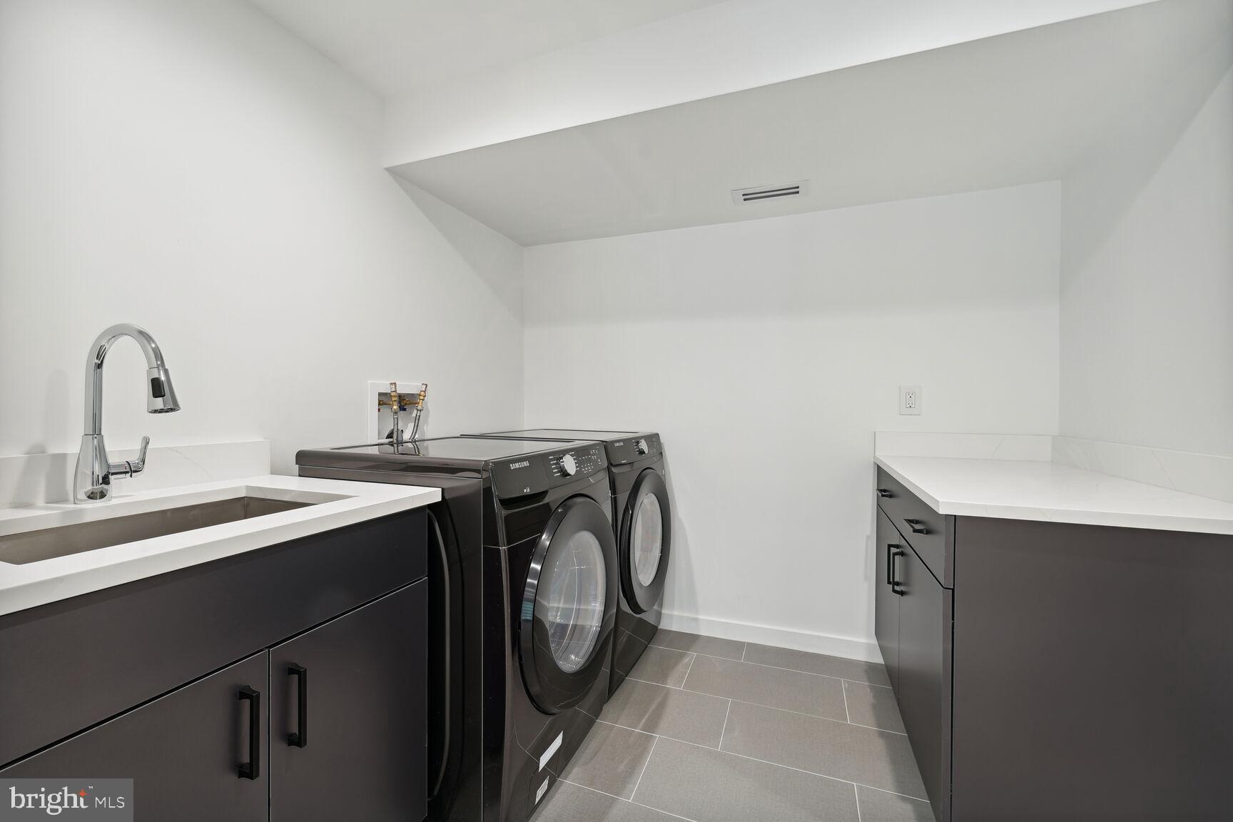 HOLLIN HILLS - Residential