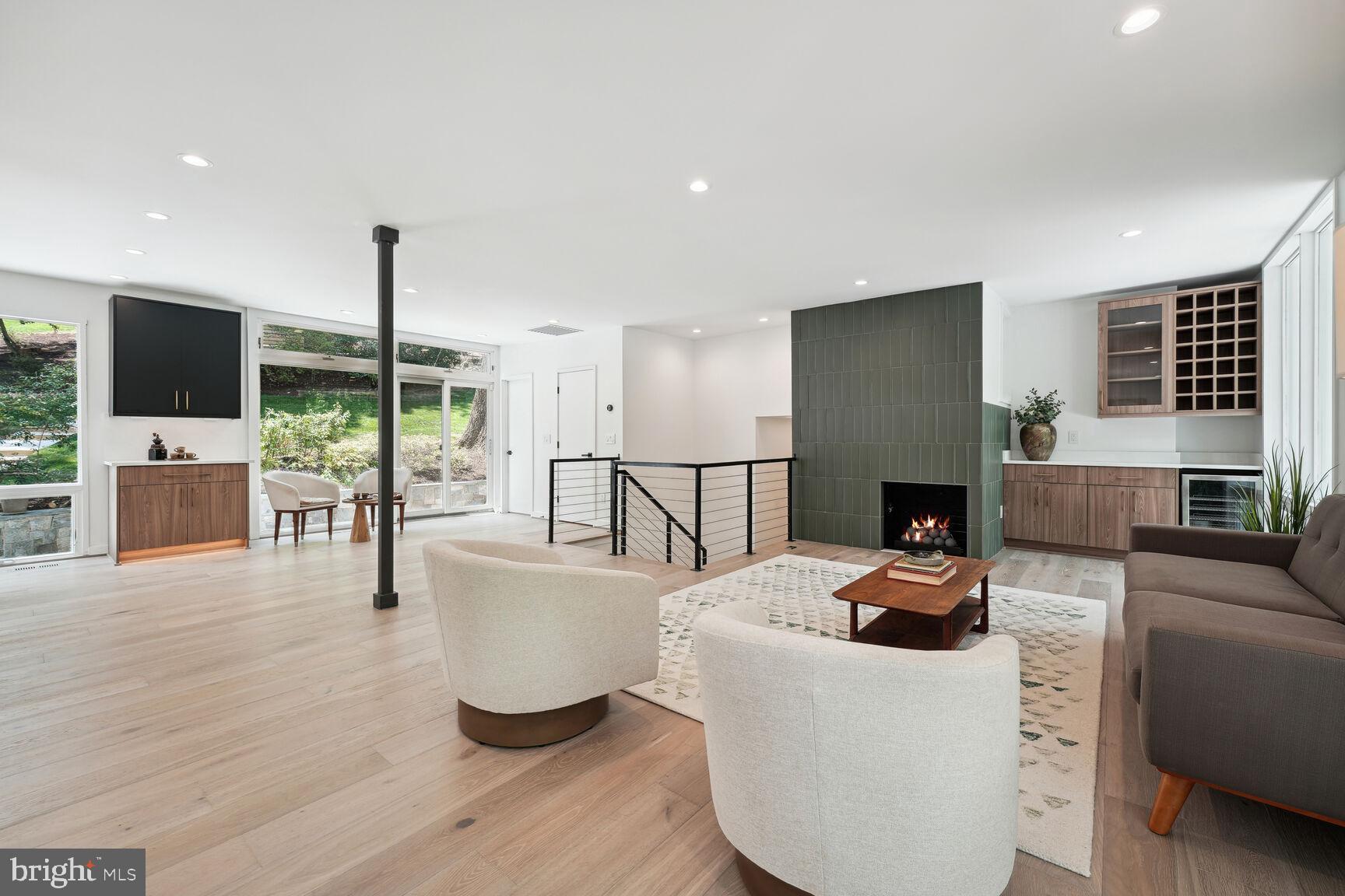 HOLLIN HILLS - Residential