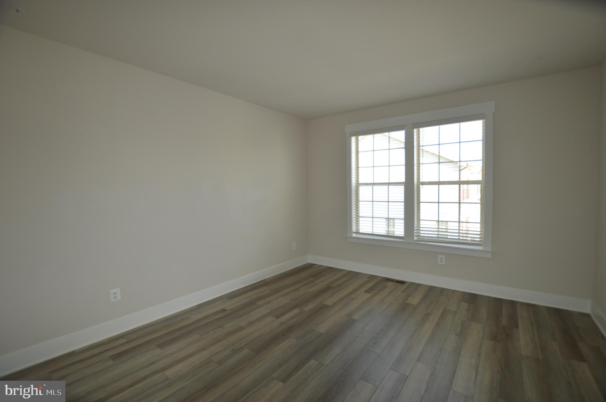 MACALLAN CROSSING - Residential Lease