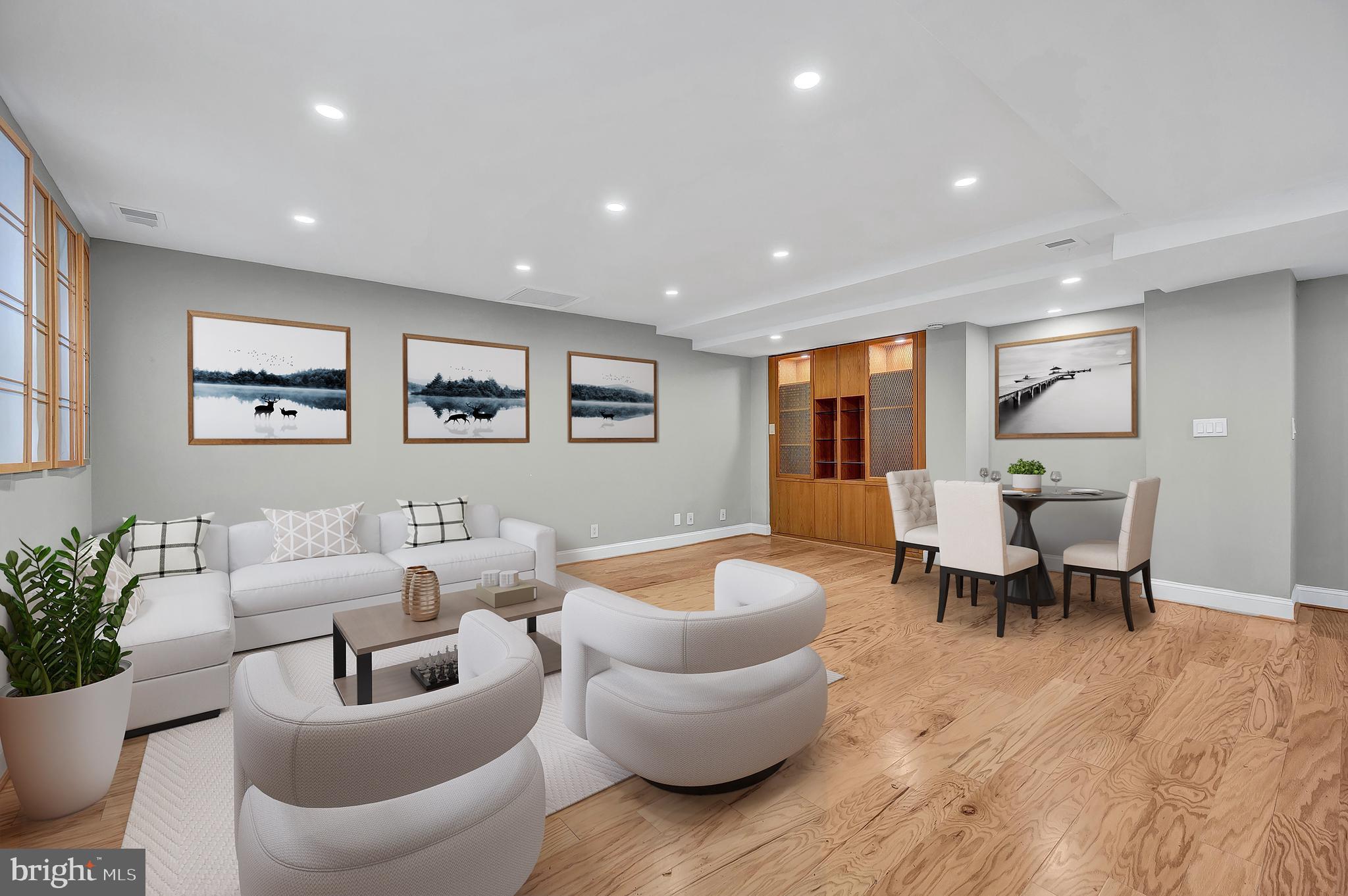 FOREST HILLS - Commercial Sale