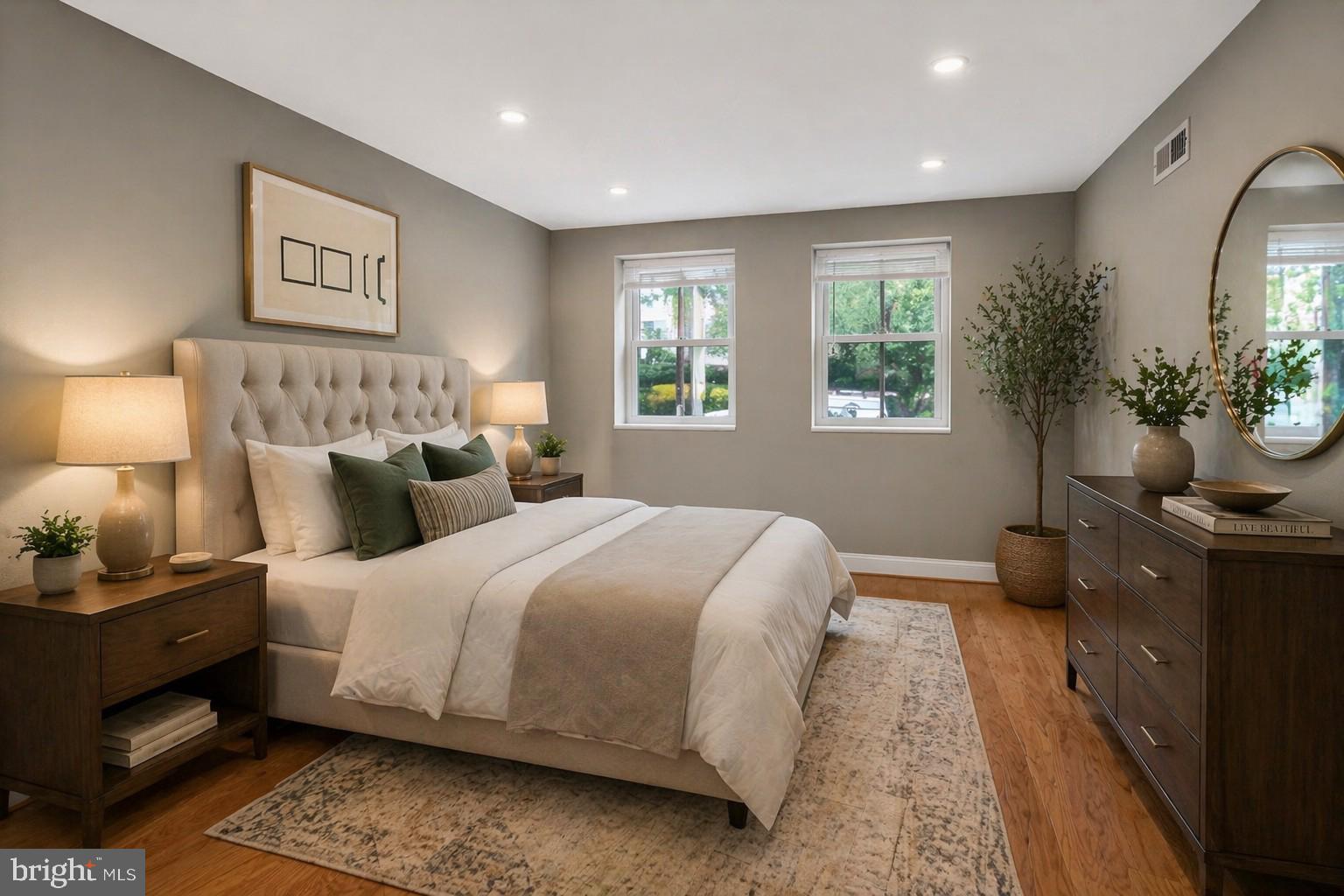 FOREST HILLS - Commercial Sale