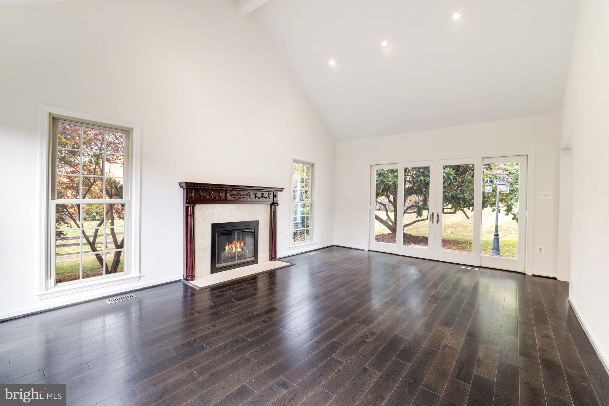 MCLEAN ESTATES - Residential