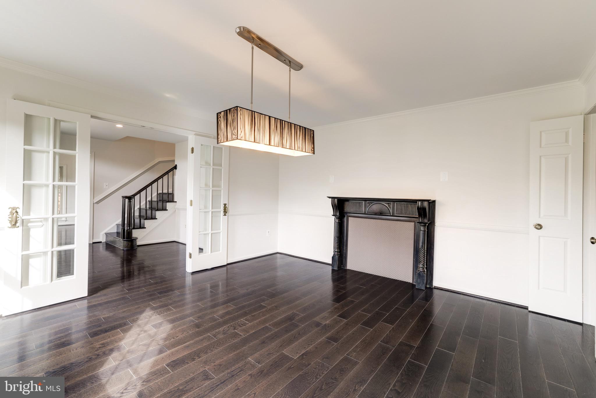 MCLEAN ESTATES - Residential