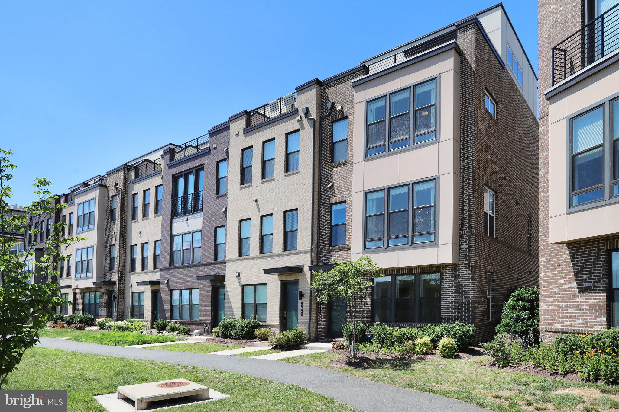 COMMONWEALTH PLACE AT WESTFIELDS - Residential