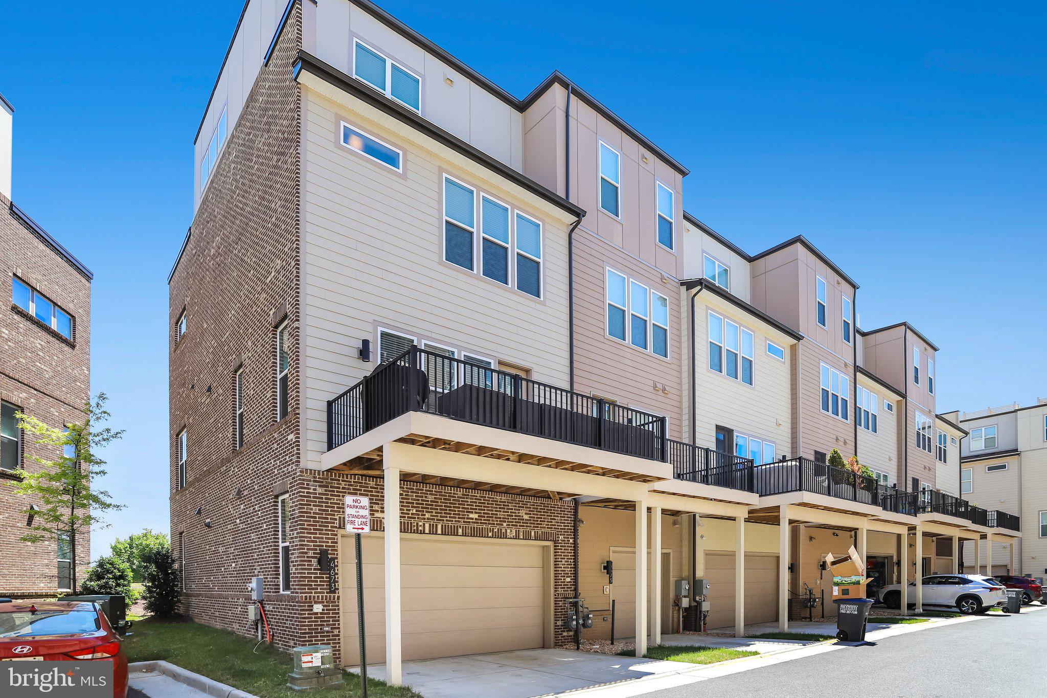 COMMONWEALTH PLACE AT WESTFIELDS - Residential