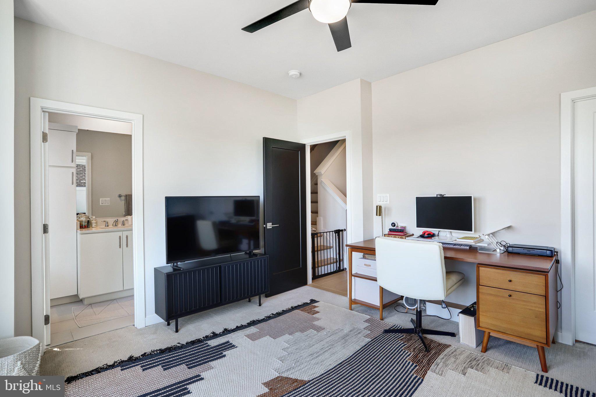 COMMONWEALTH PLACE AT WESTFIELDS - Residential