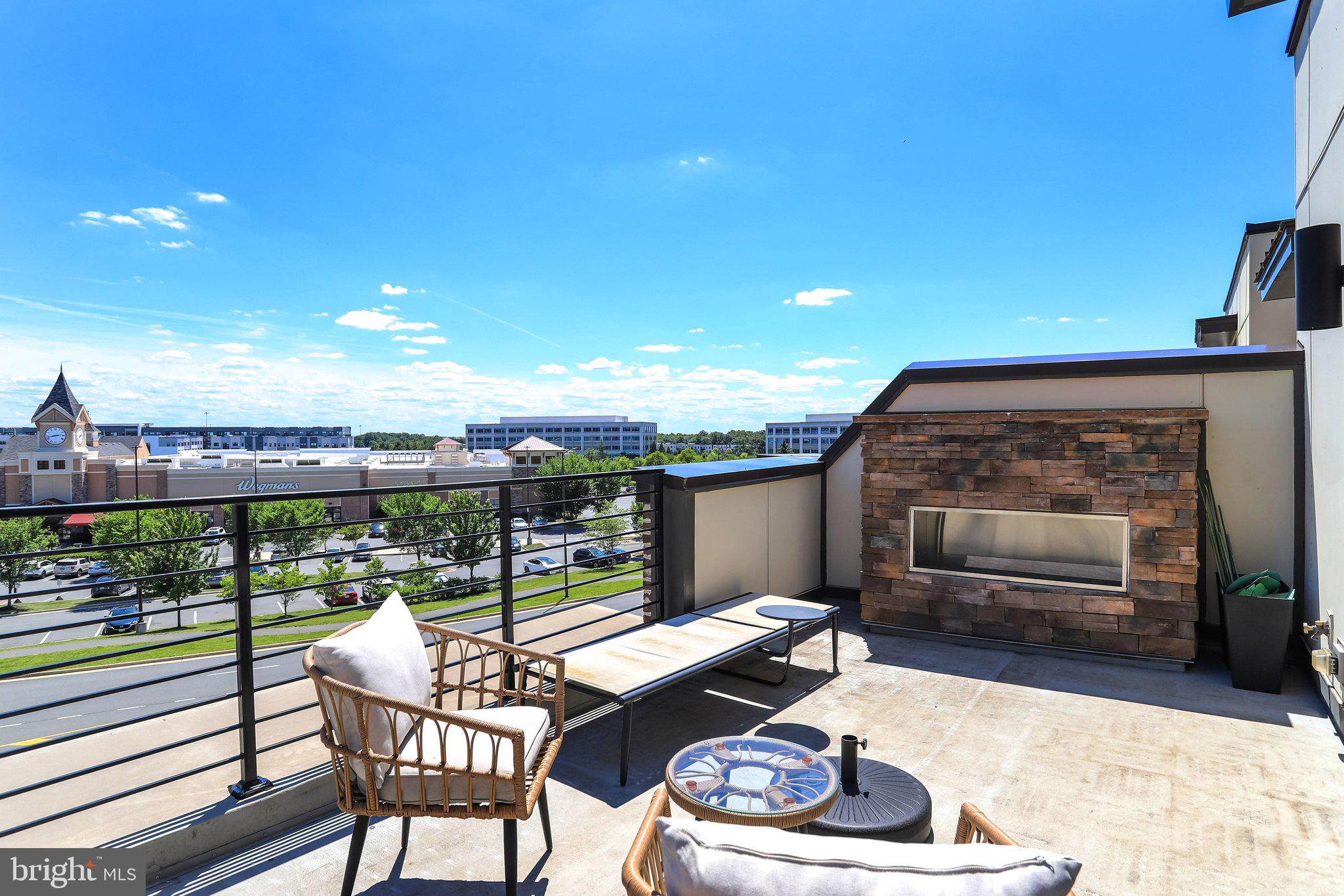 COMMONWEALTH PLACE AT WESTFIELDS - Residential