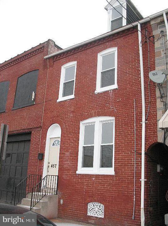 Calling all Flippers!  Spacious town home with tons of potential. Property needs to be owner occupant. Schedule your showing today