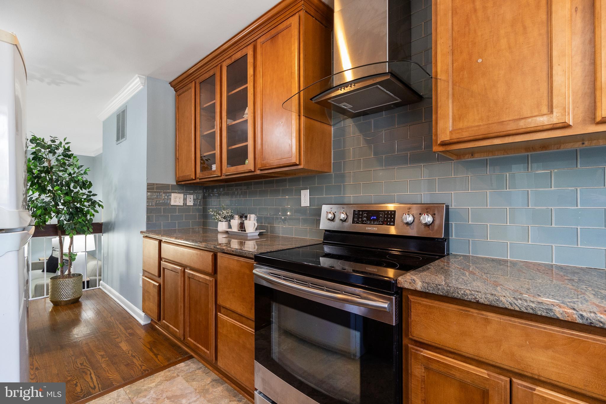 RESTON - Residential