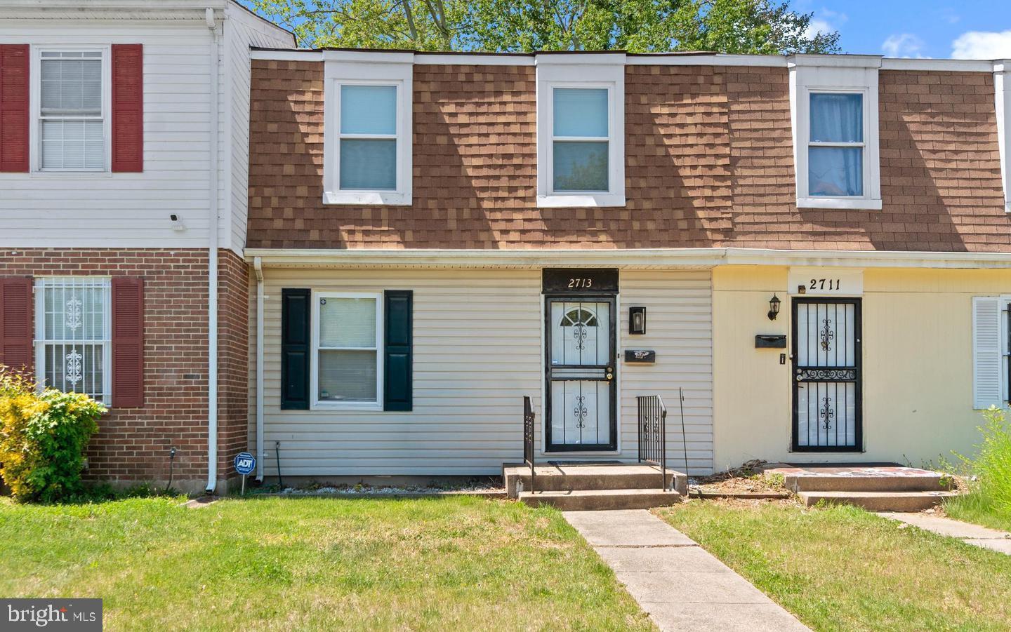 Beautiful home offers 3 bedrooms, 1.5 bathrooms, stainless steel appliances, granite countertops, hardwood
floors, new carpet, new HVAC (2026), new hot water tank (2024), and a roof less than 5 years old. Move right in!