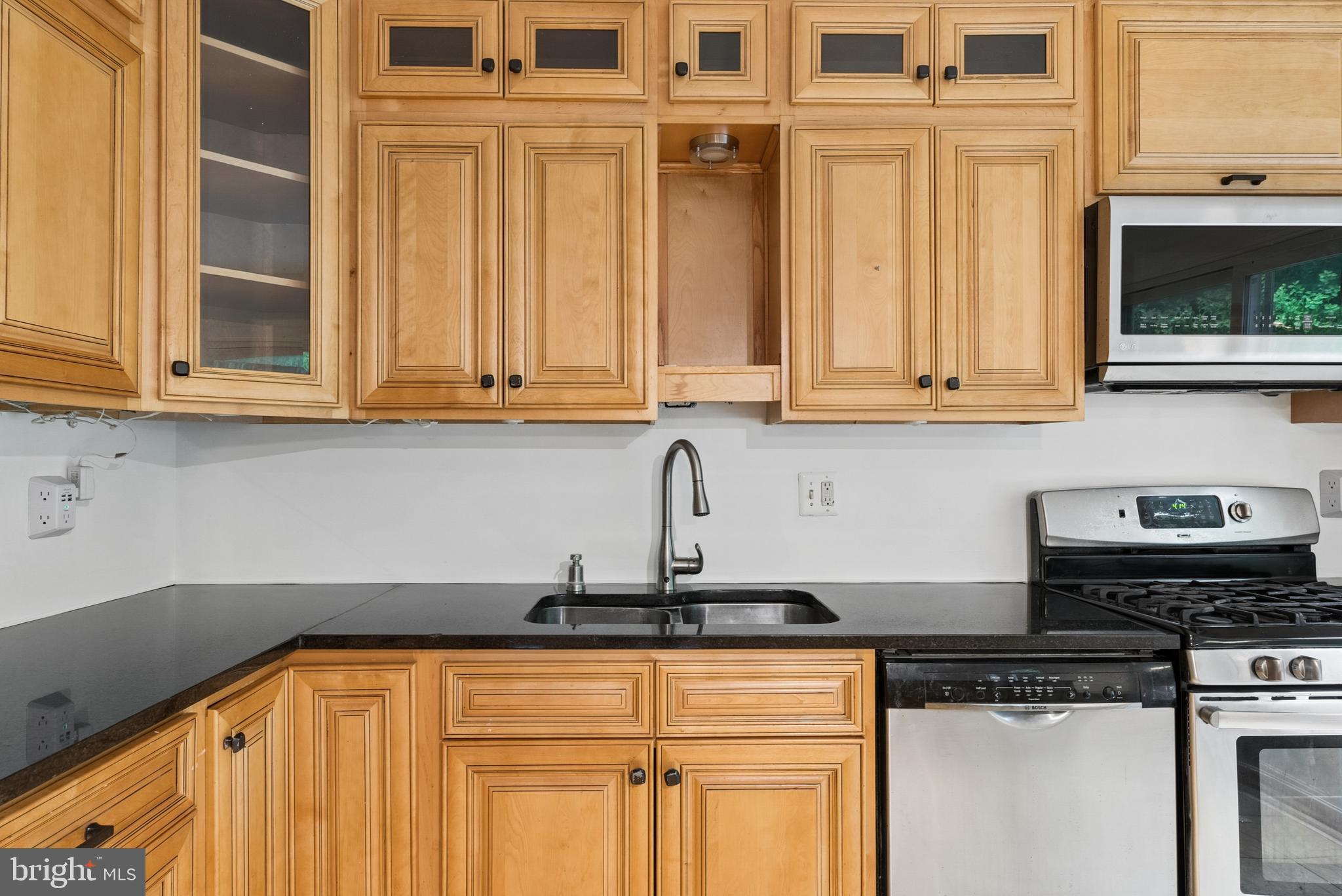 WOODBRIDGE VALLEY - Residential