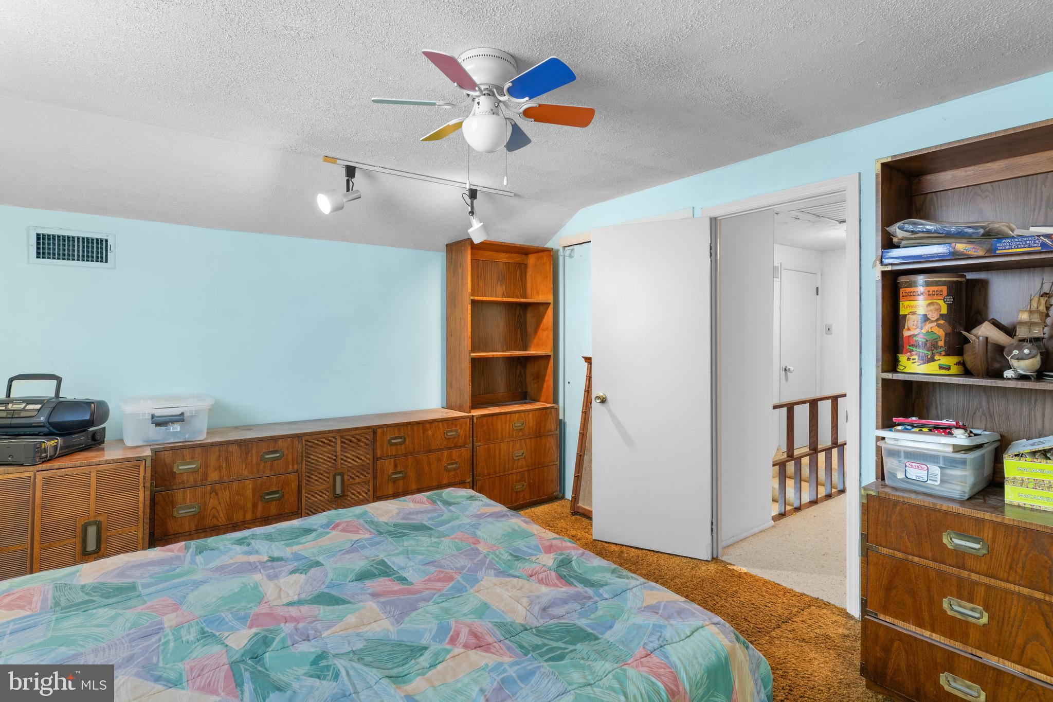 PHILADELPHIA (NORTHEAST) - Residential