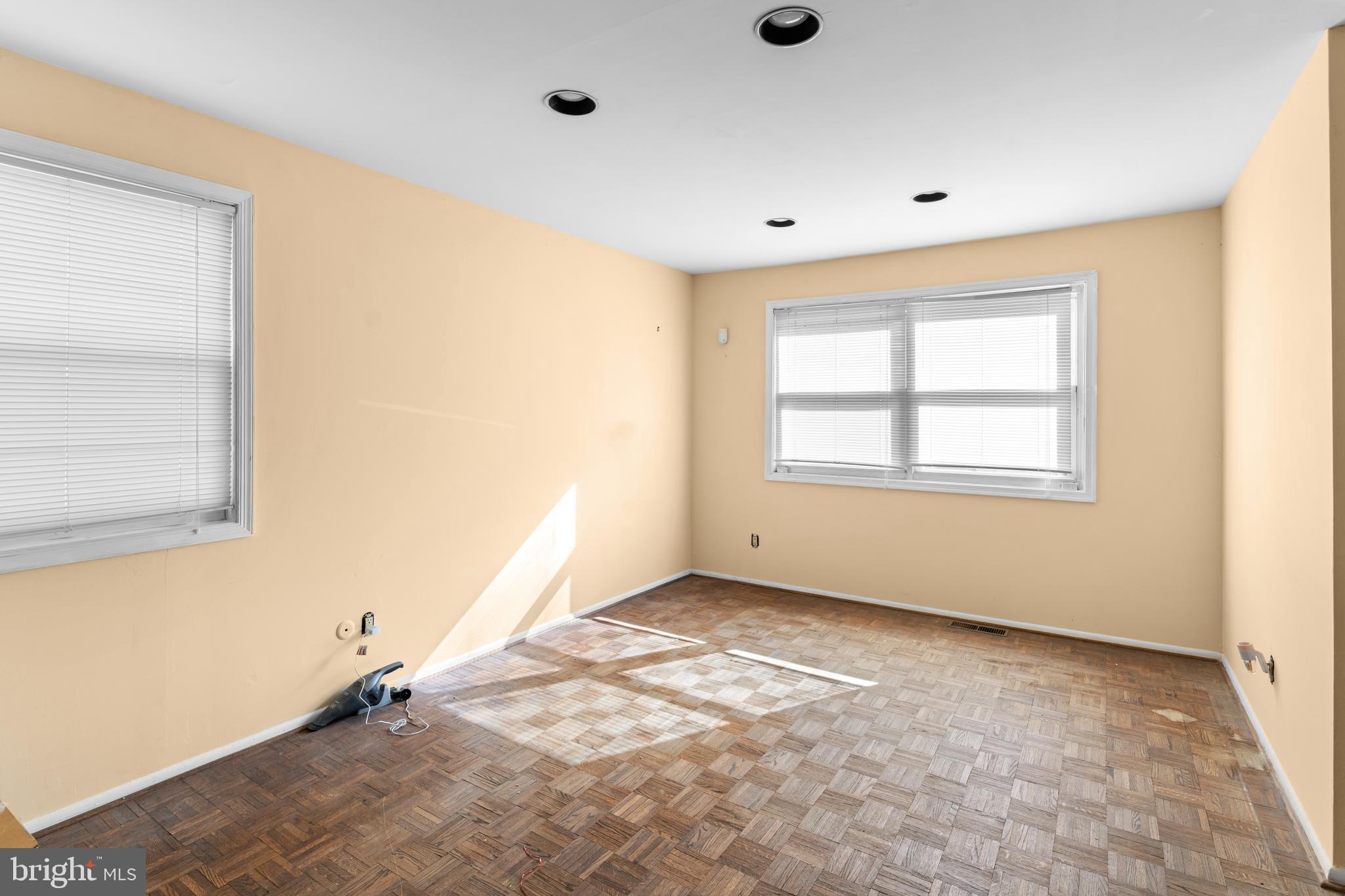 PHILADELPHIA (NORTHEAST) - Residential