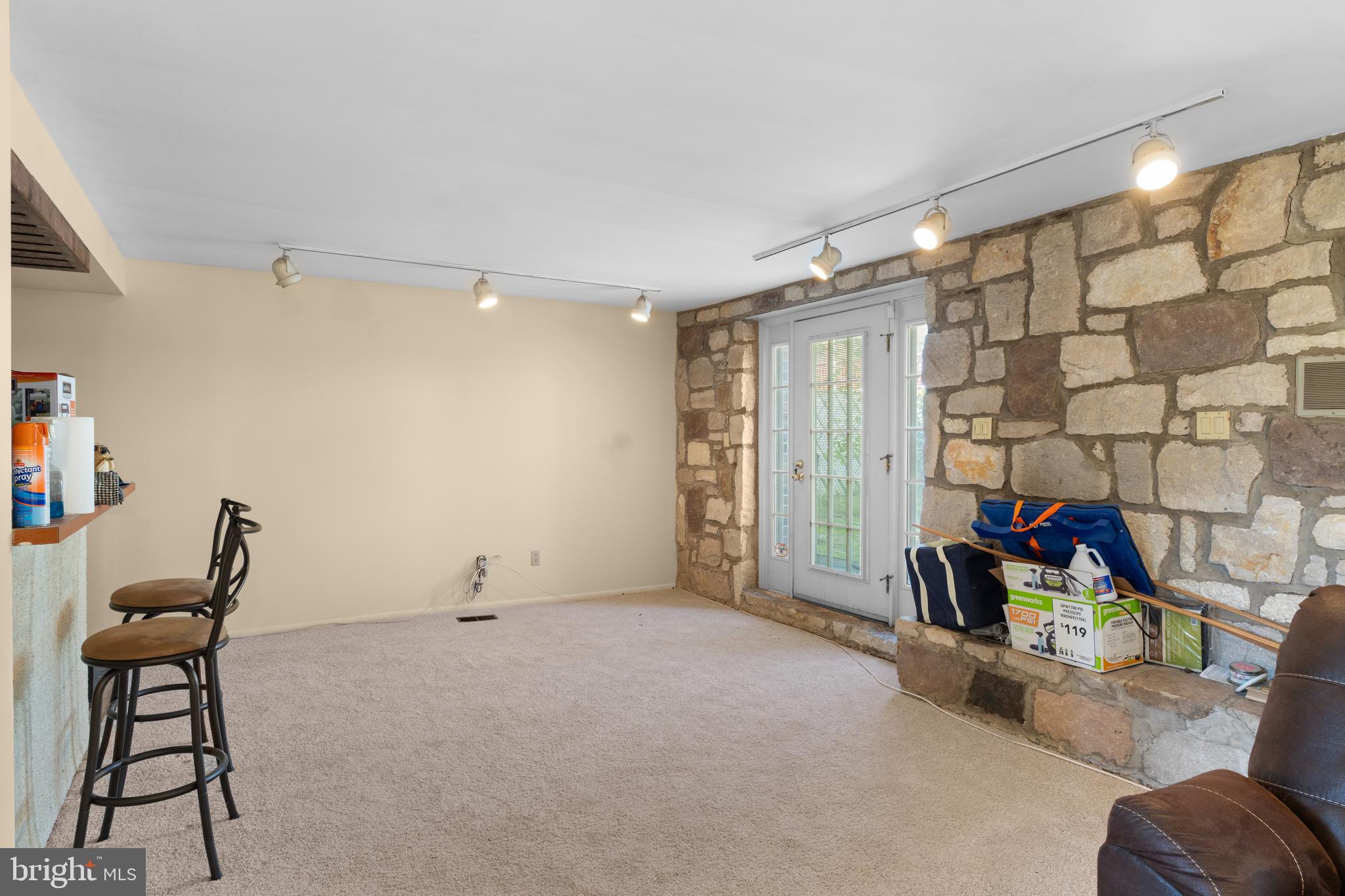 PHILADELPHIA (NORTHEAST) - Residential