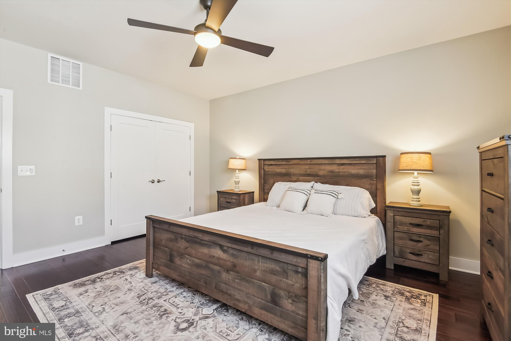 SM ONE LOUDOUN CONDO - Residential