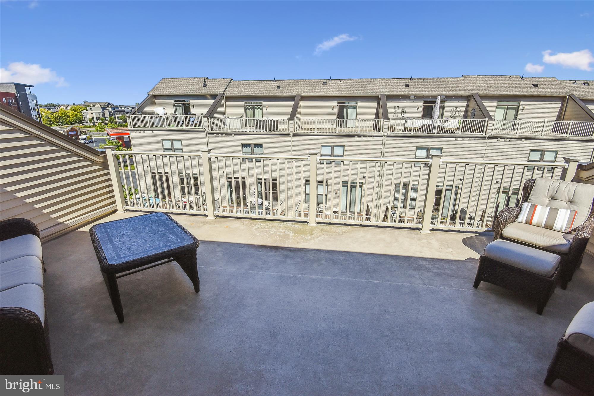 SM ONE LOUDOUN CONDO - Residential