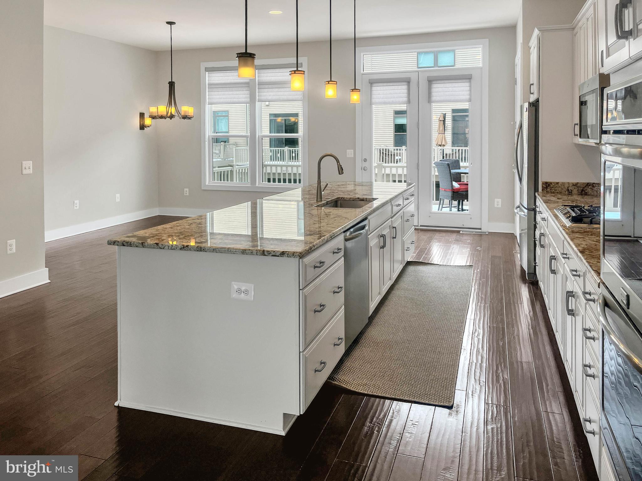 SM ONE LOUDOUN CONDO - Residential