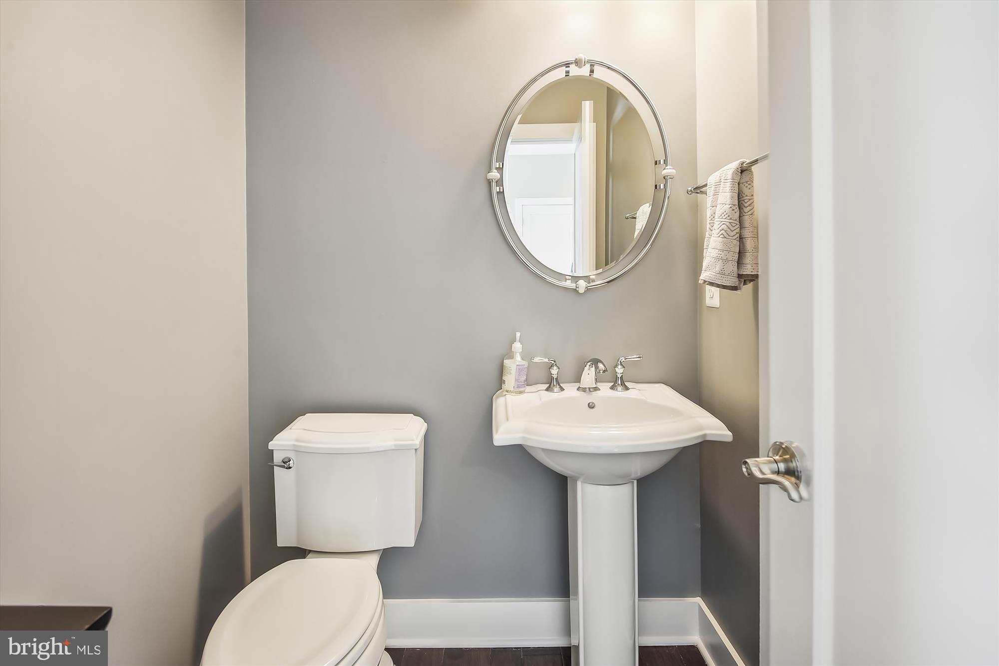 SM ONE LOUDOUN CONDO - Residential