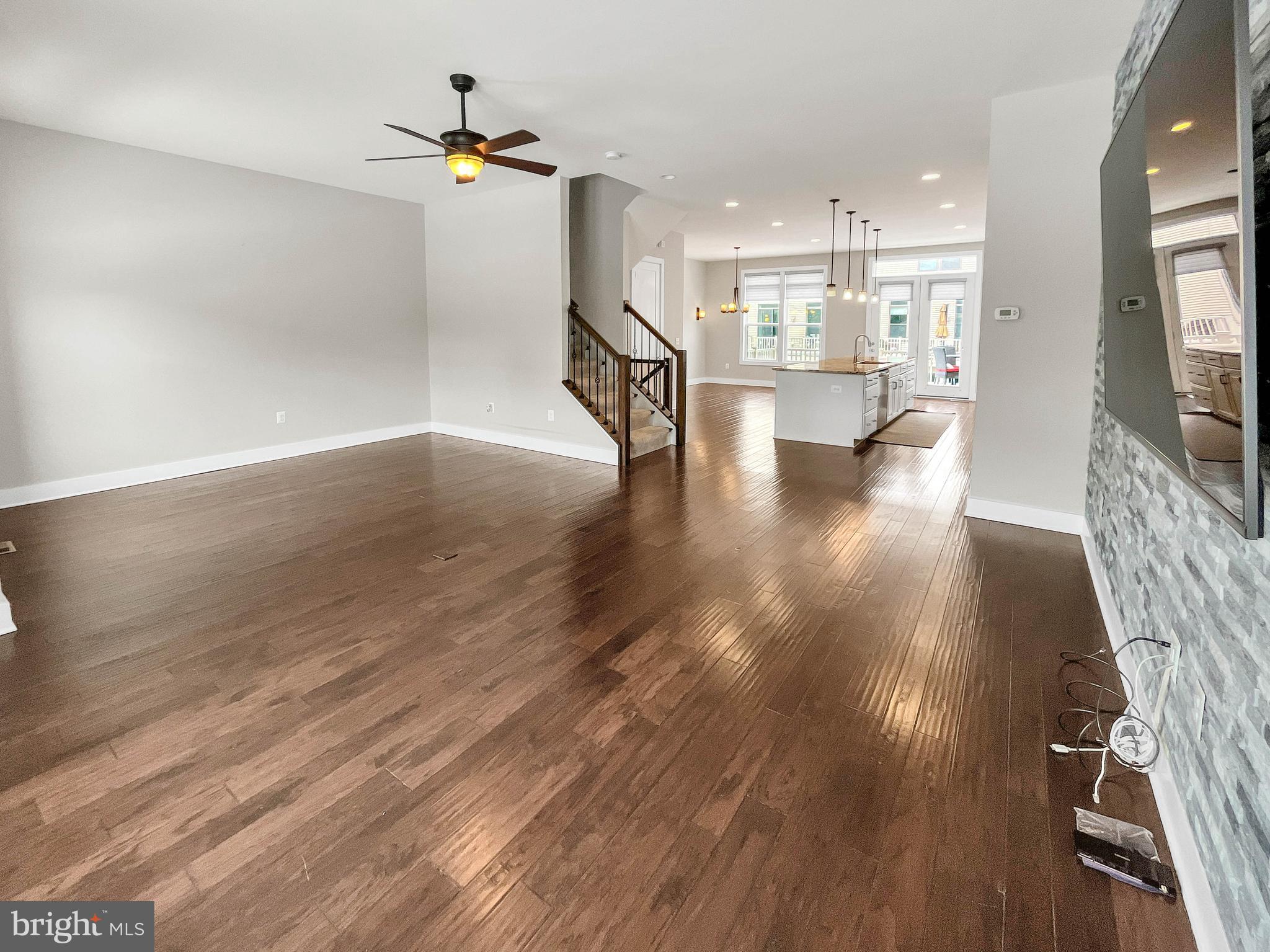SM ONE LOUDOUN CONDO - Residential