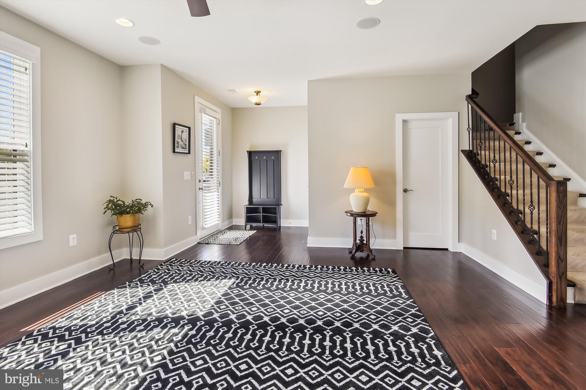 SM ONE LOUDOUN CONDO - Residential
