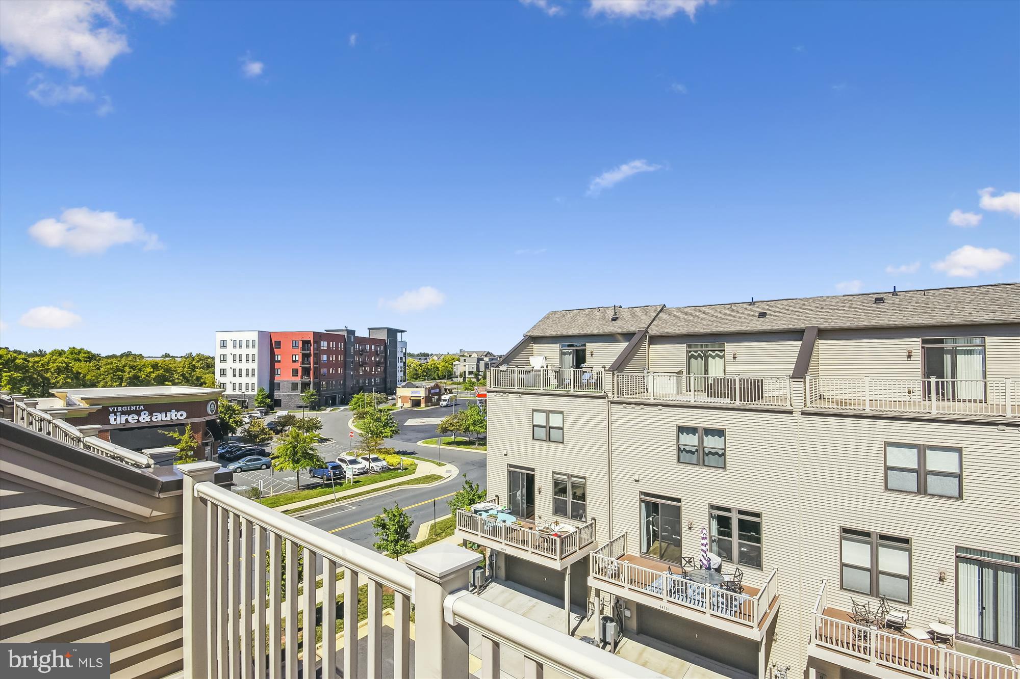 SM ONE LOUDOUN CONDO - Residential