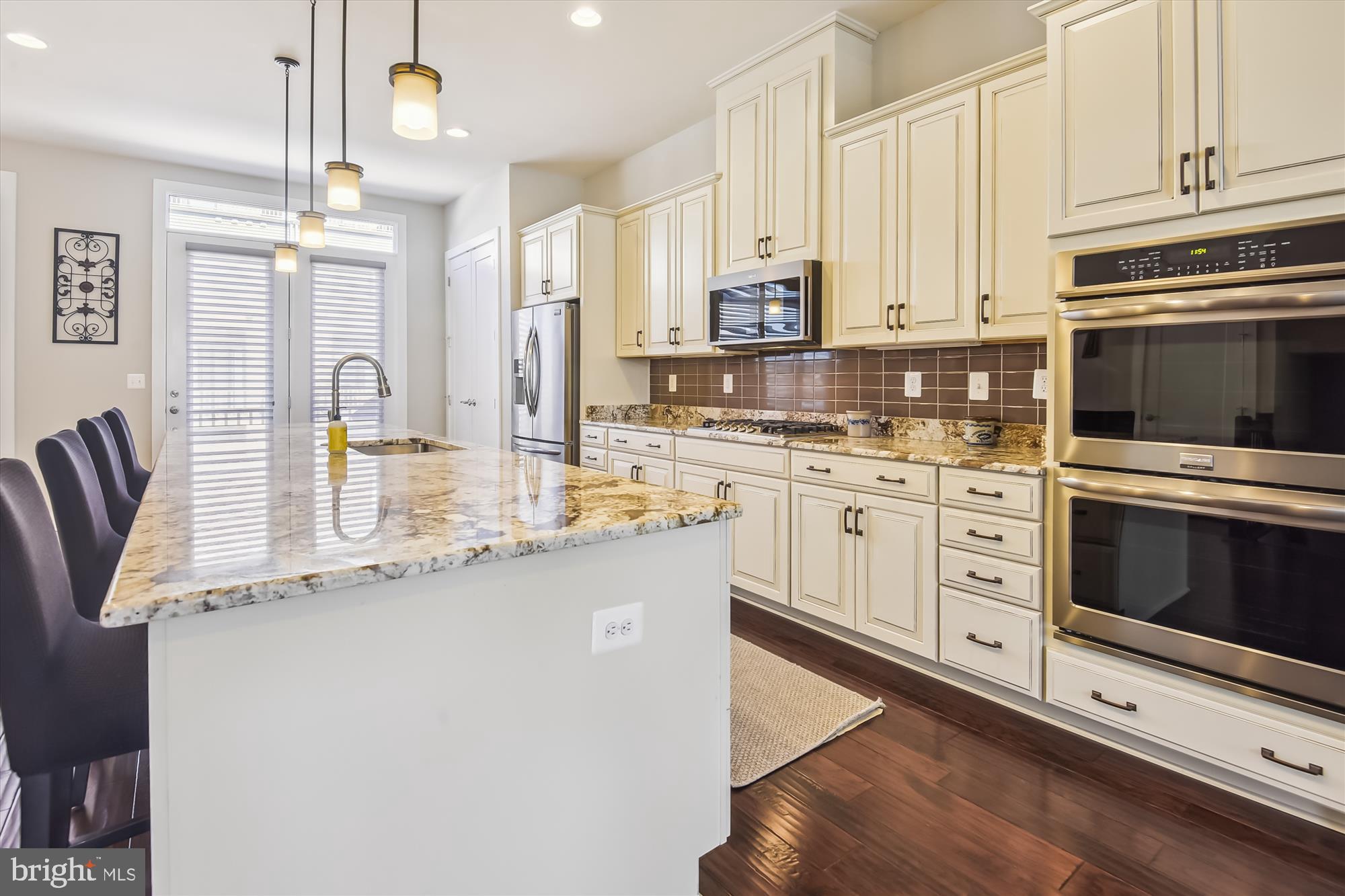 SM ONE LOUDOUN CONDO - Residential