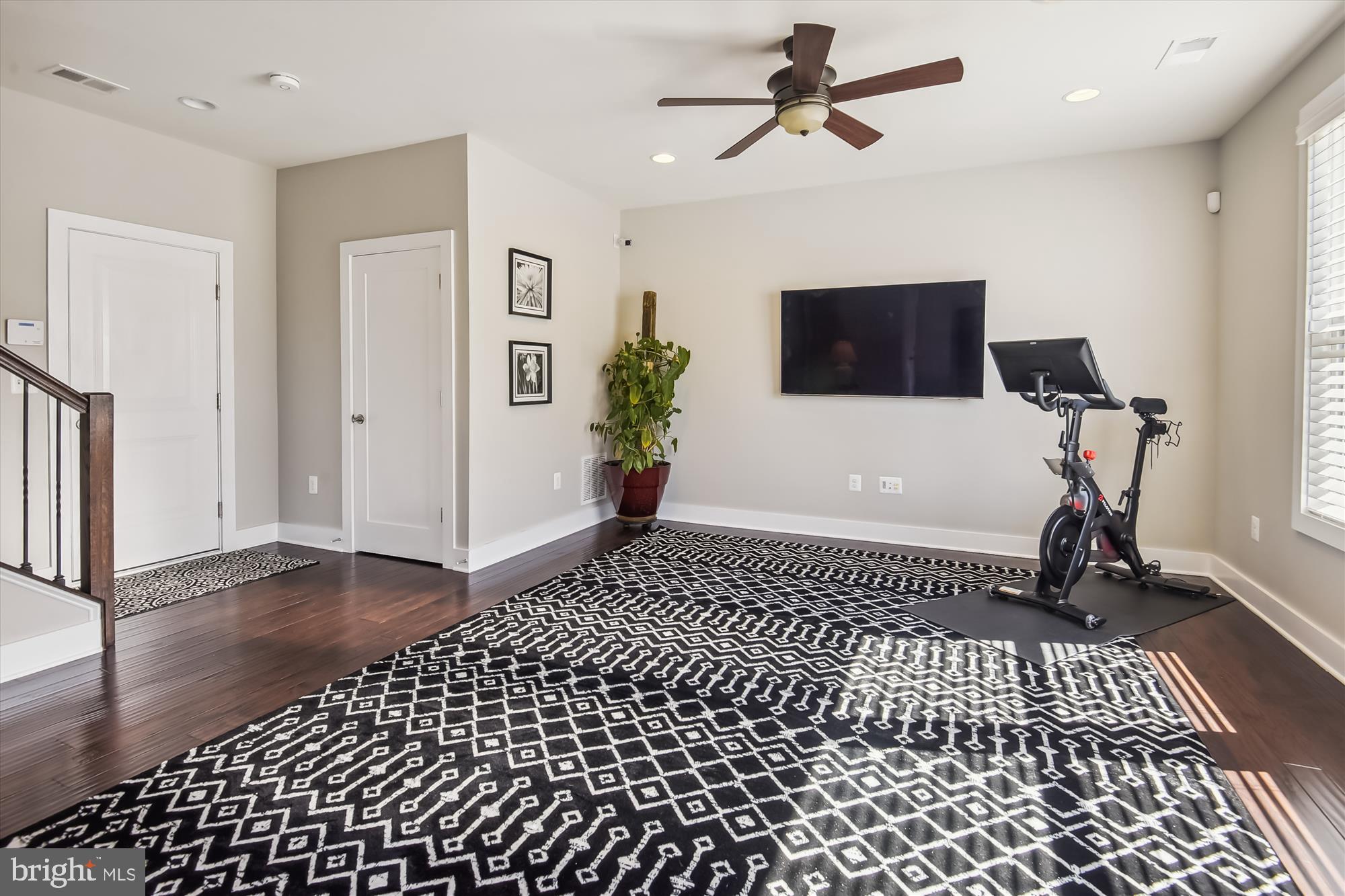 SM ONE LOUDOUN CONDO - Residential