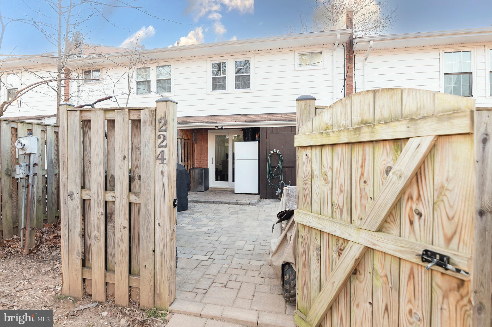 PEMBROOKE - Residential