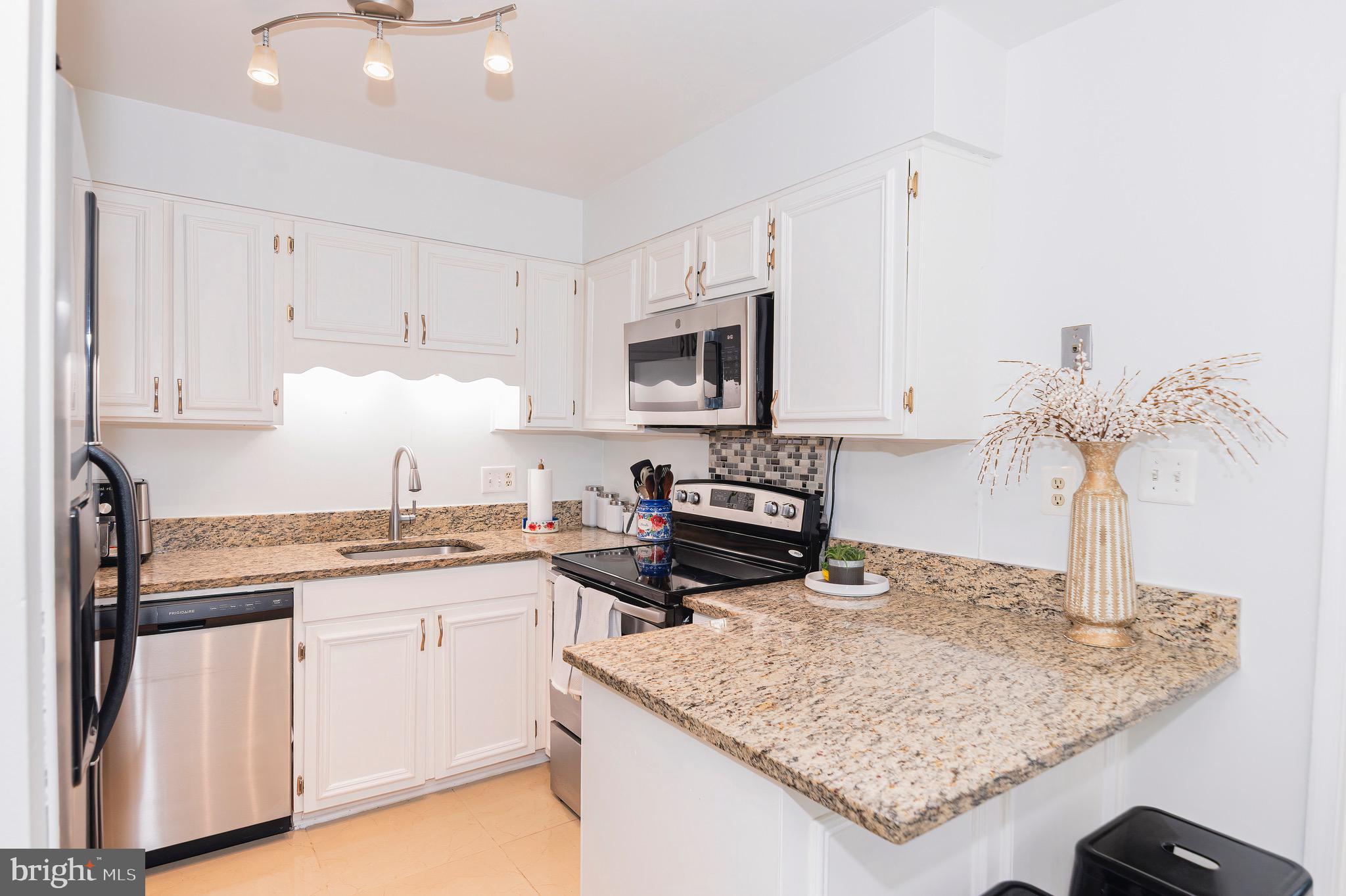 PEMBROOKE - Residential