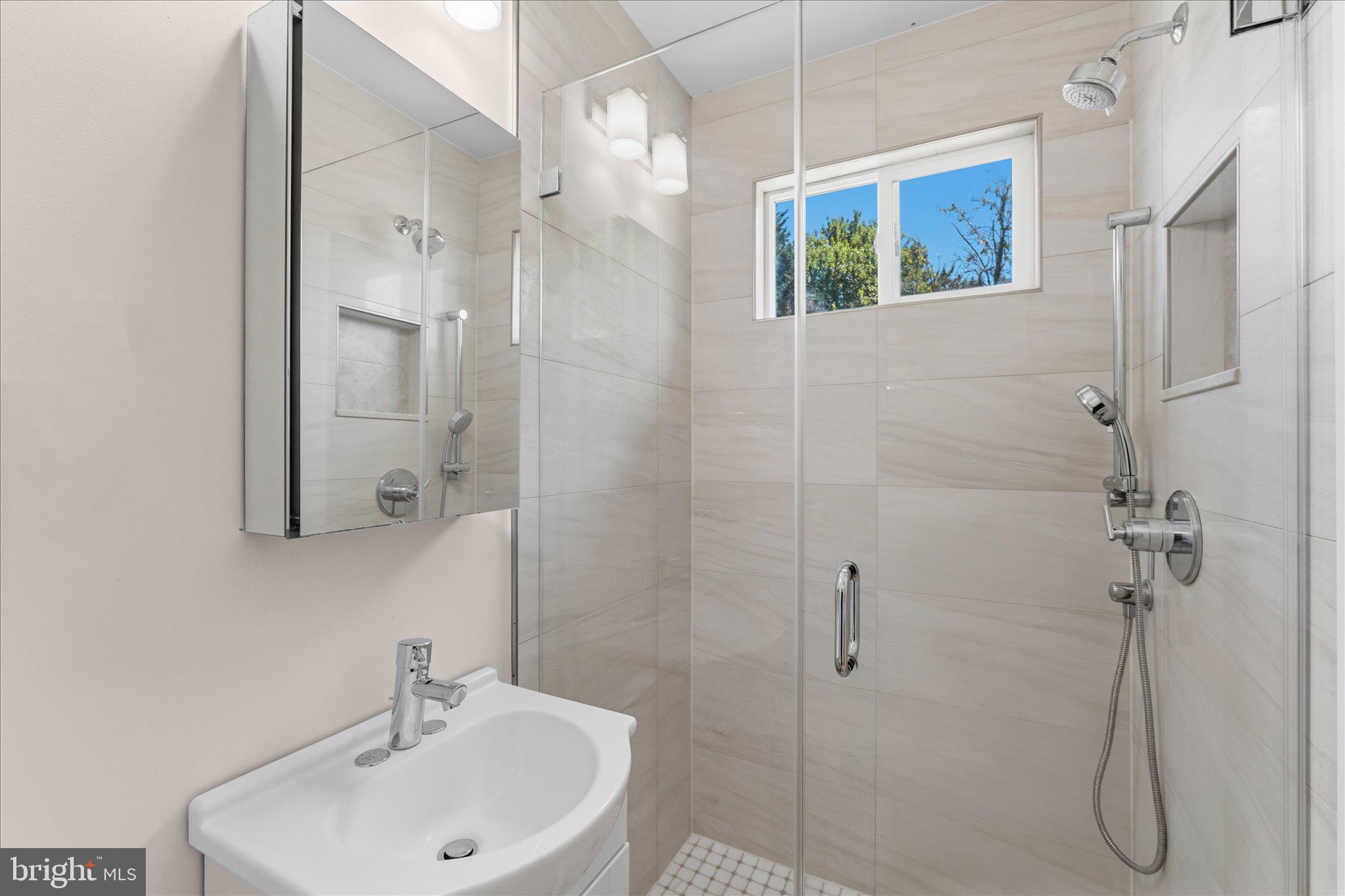 ANNALEE HEIGHTS - Residential