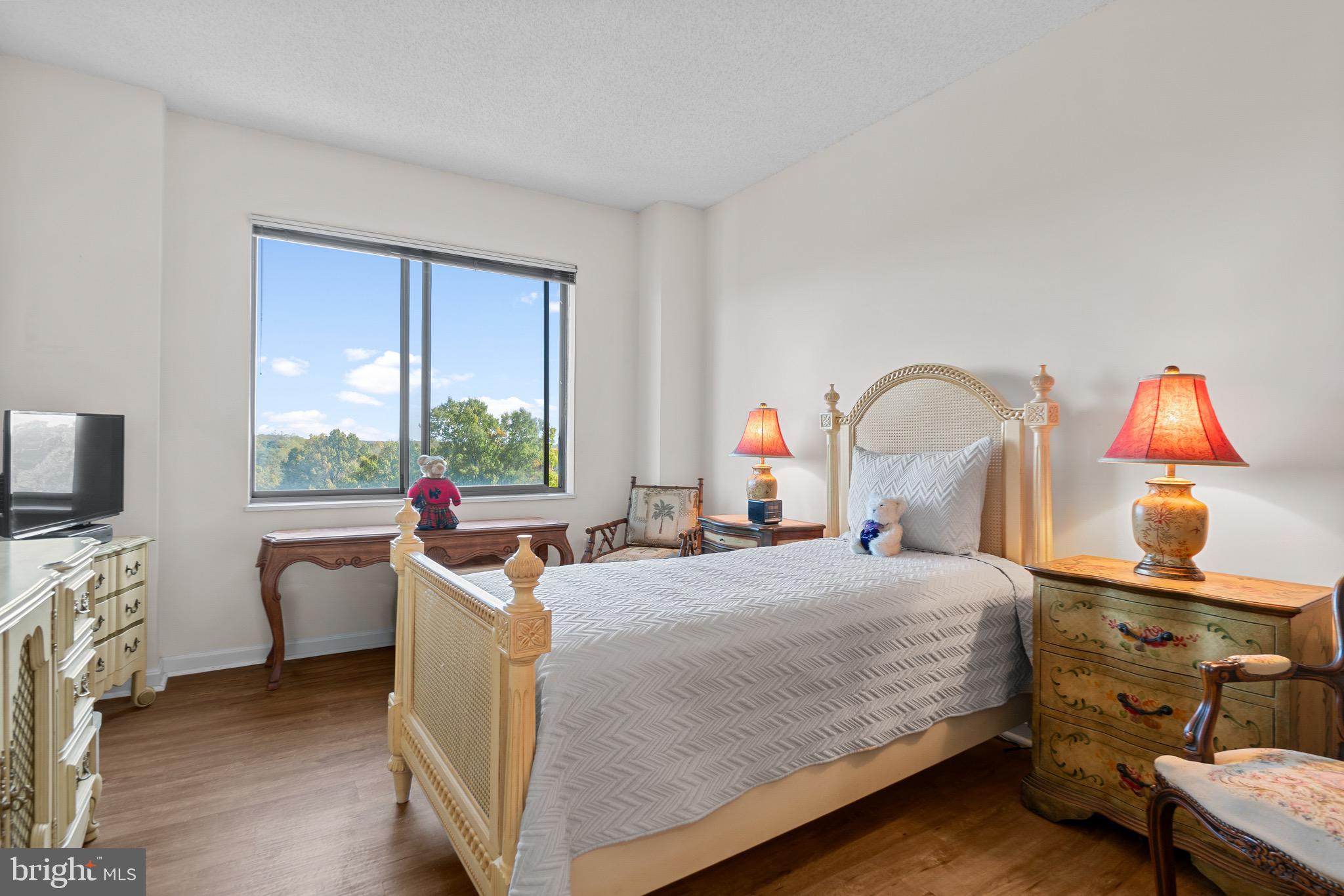 TURNBERRY COURTS AT LEIS - Residential