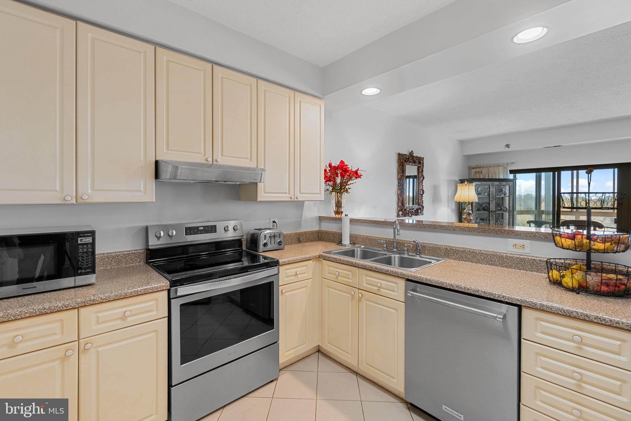 TURNBERRY COURTS AT LEIS - Residential