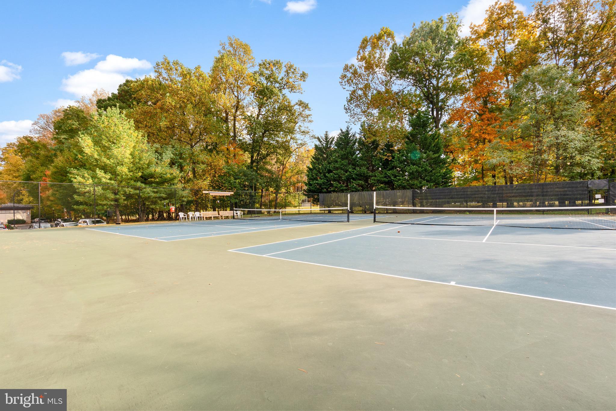 TURNBERRY COURTS AT LEIS - Residential